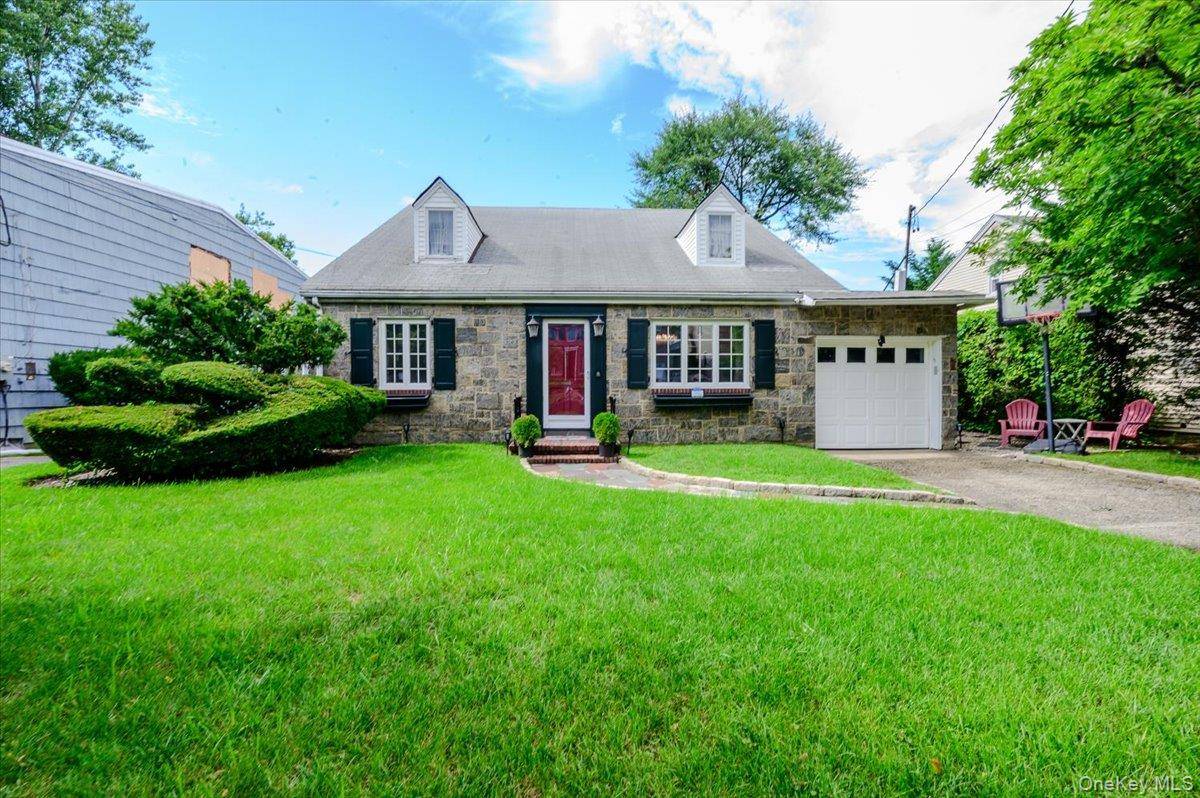 928 Northfield RD, Woodmere, NY 11598