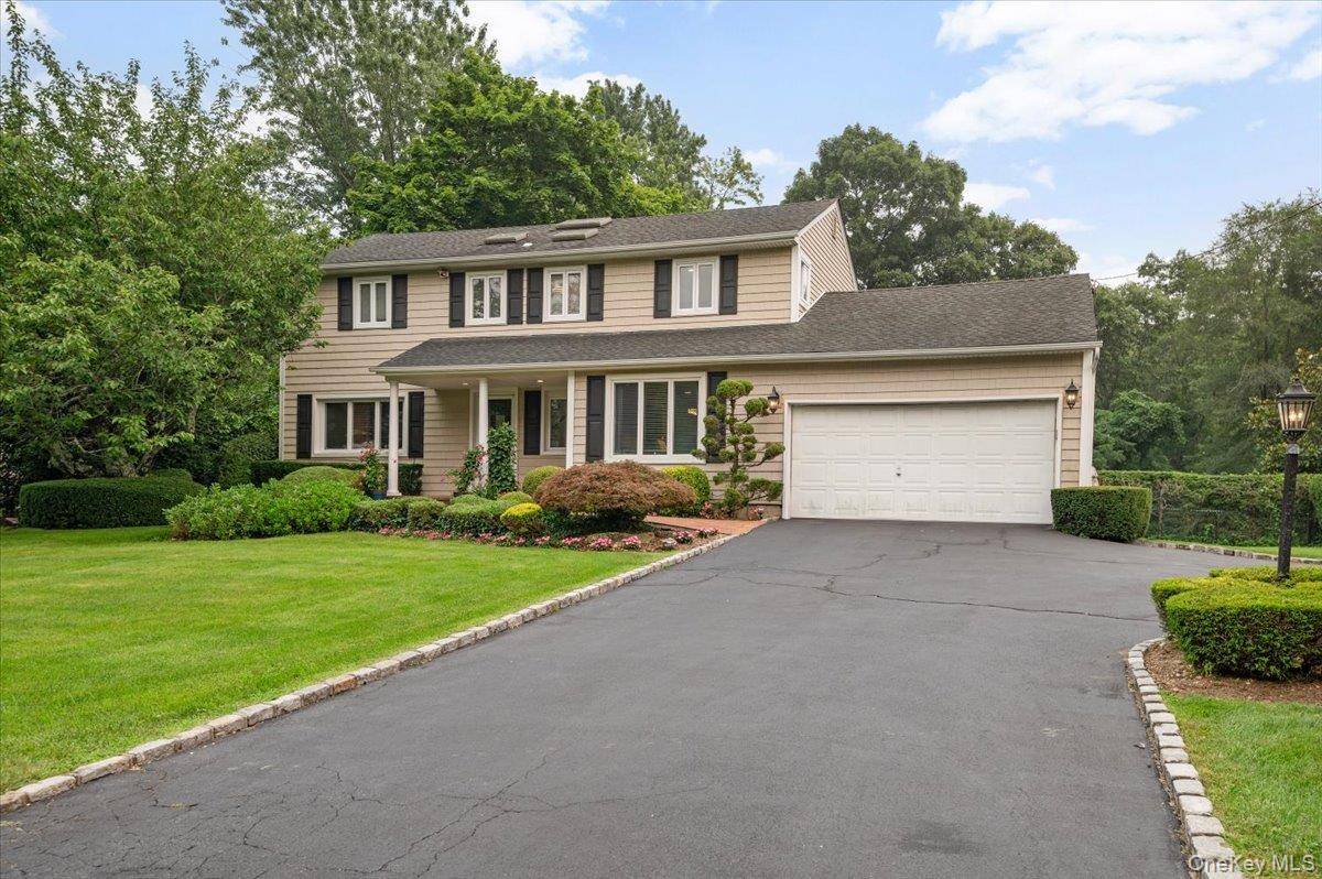 35 Bucknell DR, Plainview, NY 11803