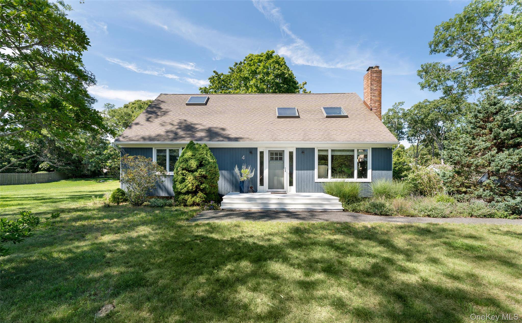 4 Joysan CT, Hampton Bays, NY 11946