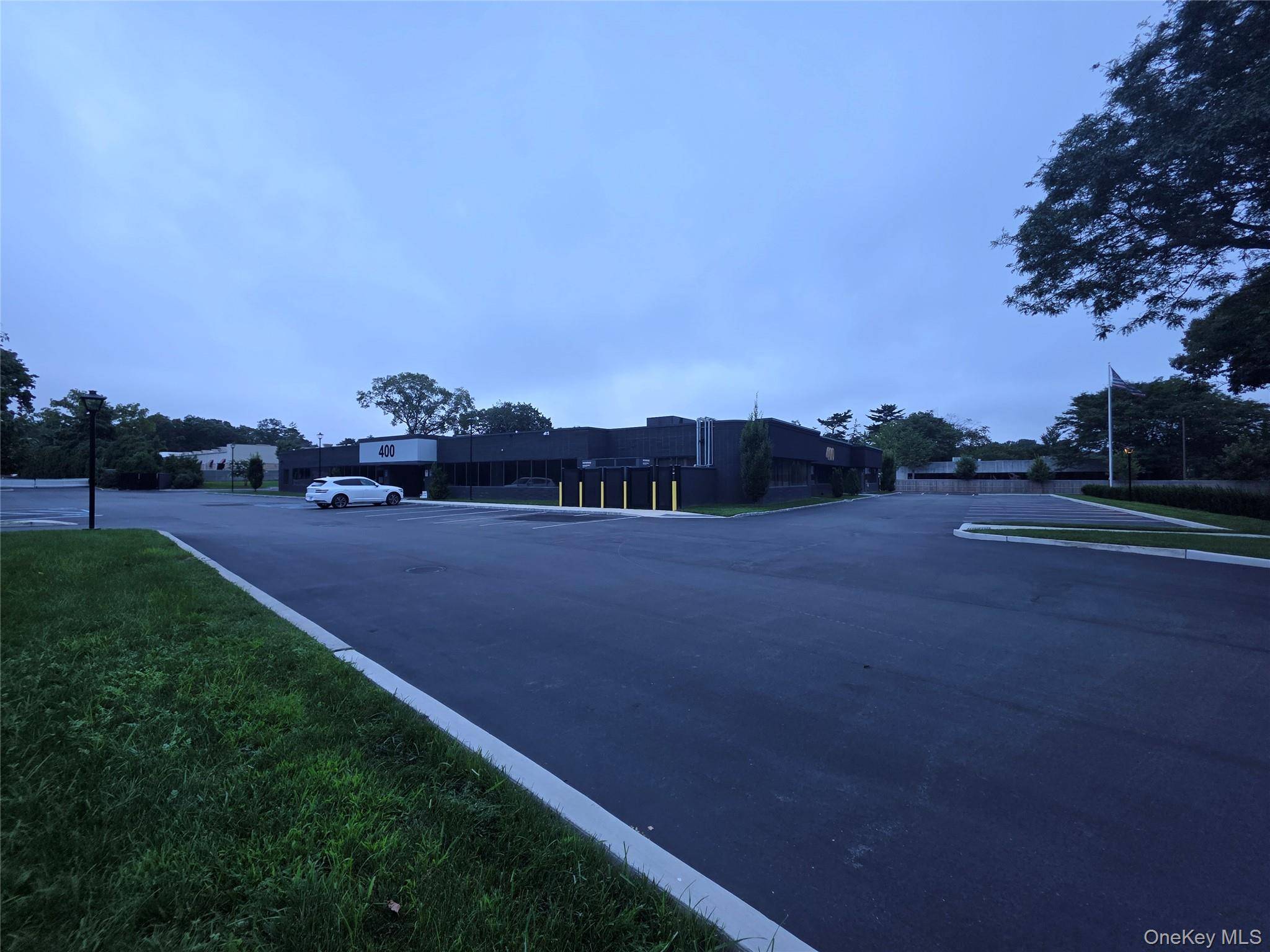 400 Townline RD, Hauppauge, NY 11788
