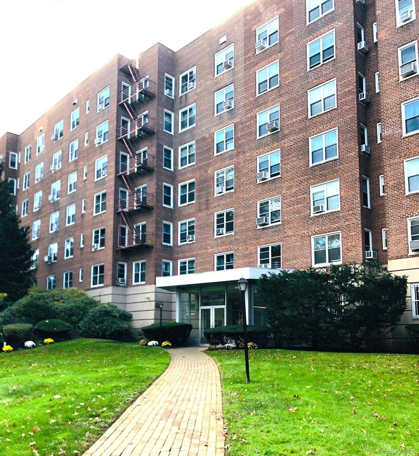 1304 Midland AVE #A43, Yonkers, NY 10704