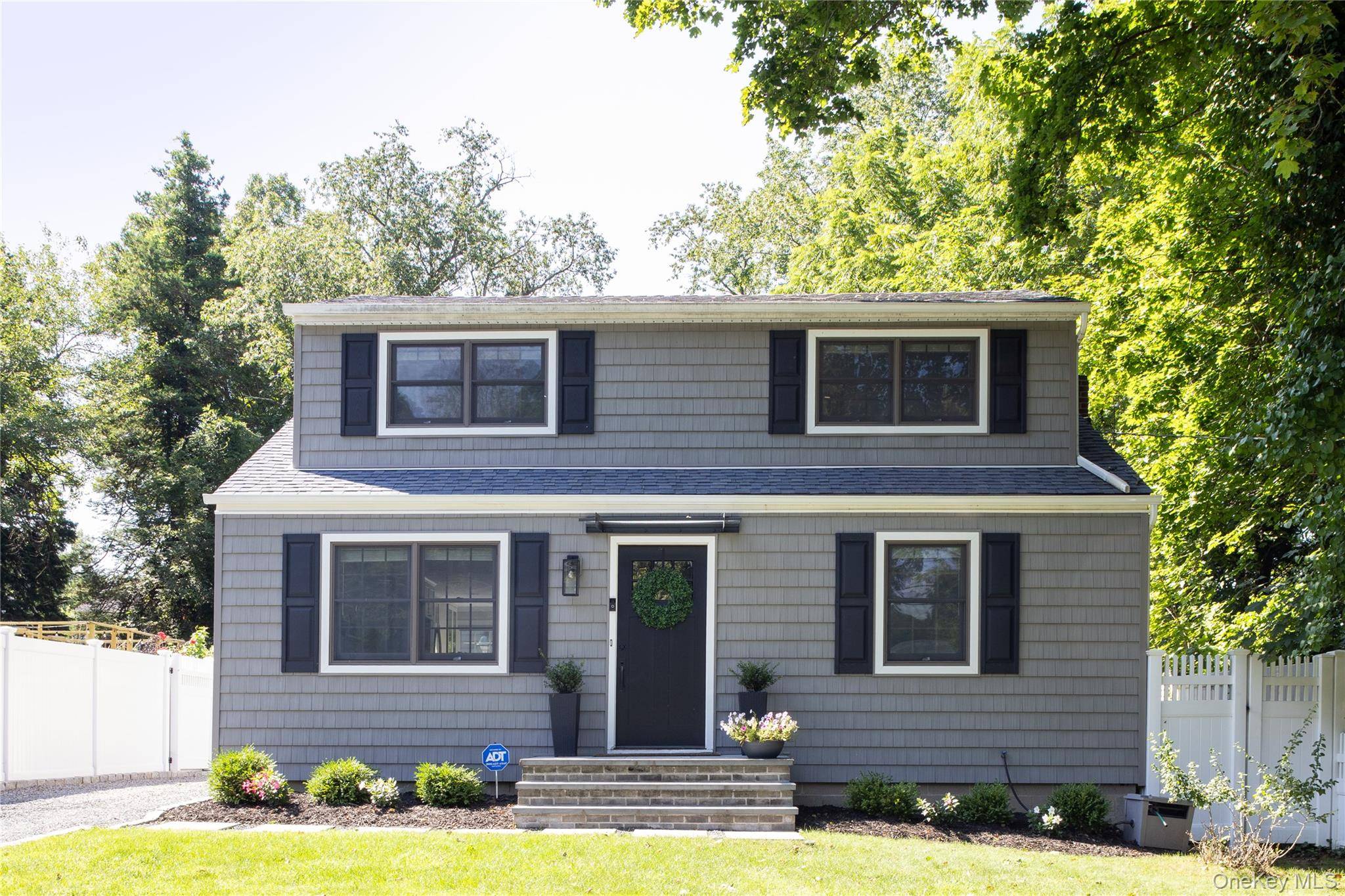 25 Clearfield PL, Huntington, NY 11743
