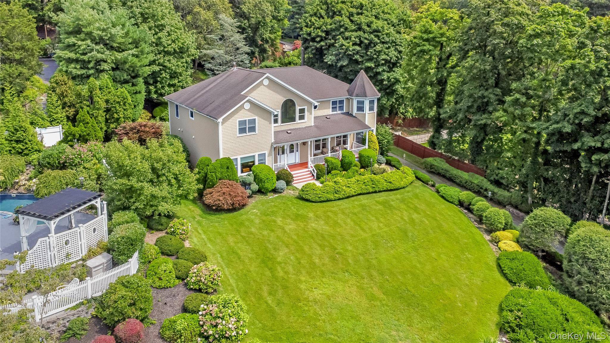 230 Woodbine AVE, Northport, NY 11768