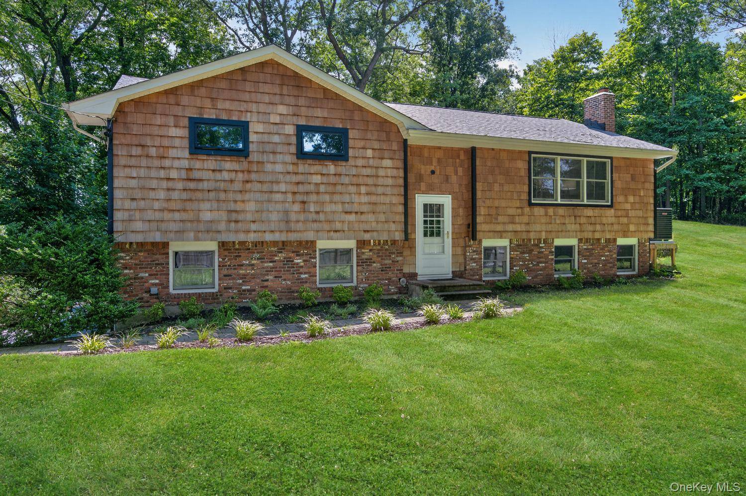 6A Rochester CT, Huntington, NY 11743