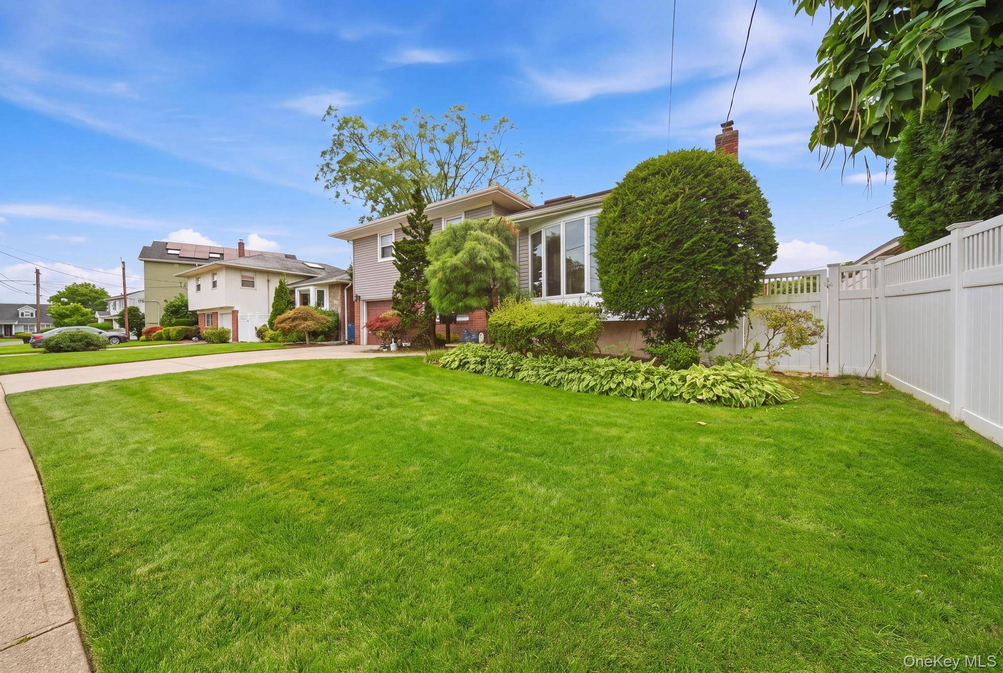 826 Beckman DR, North Bellmore, NY 11710