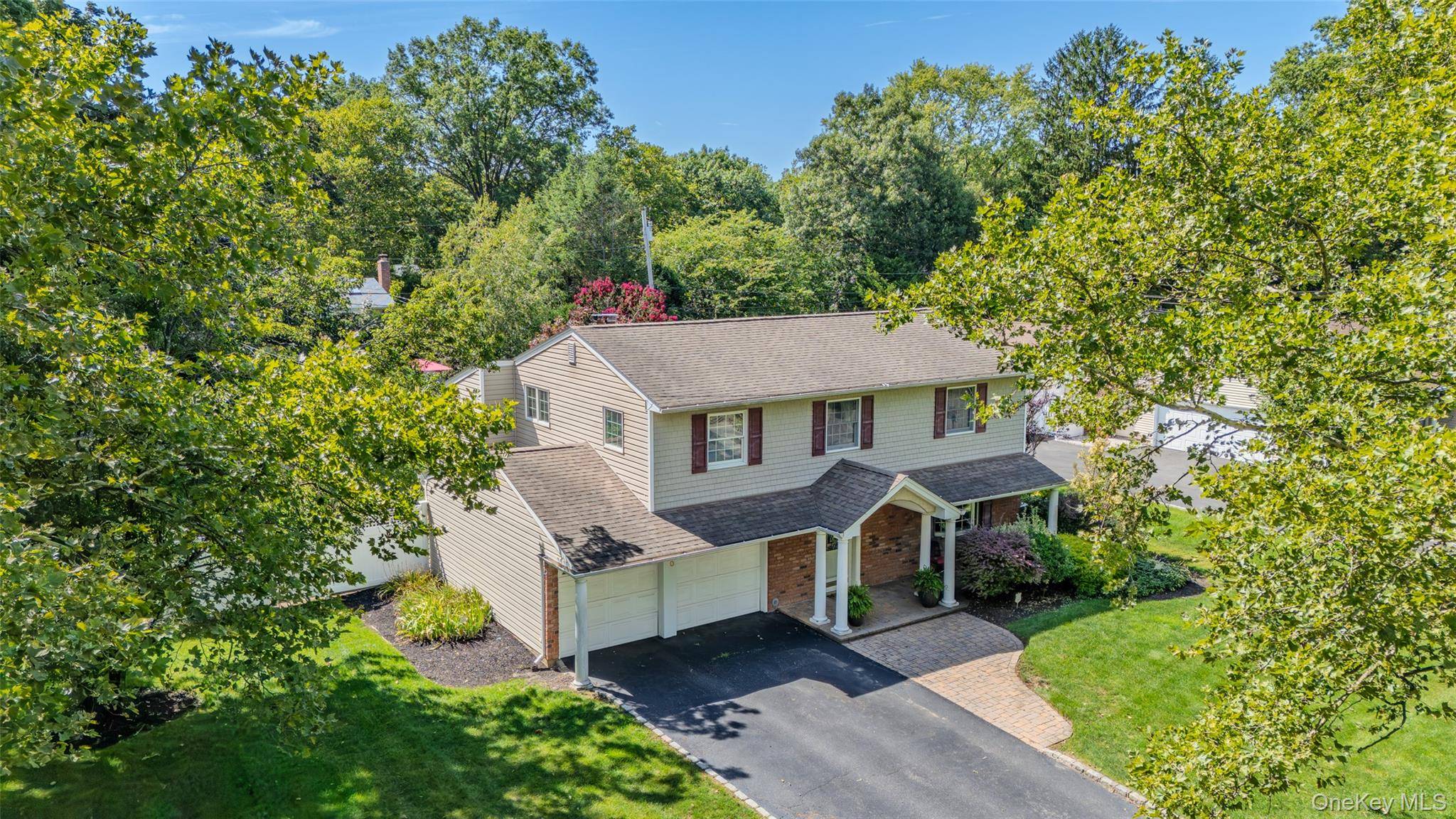 30 Kirkland DR, Greenlawn, NY 11740