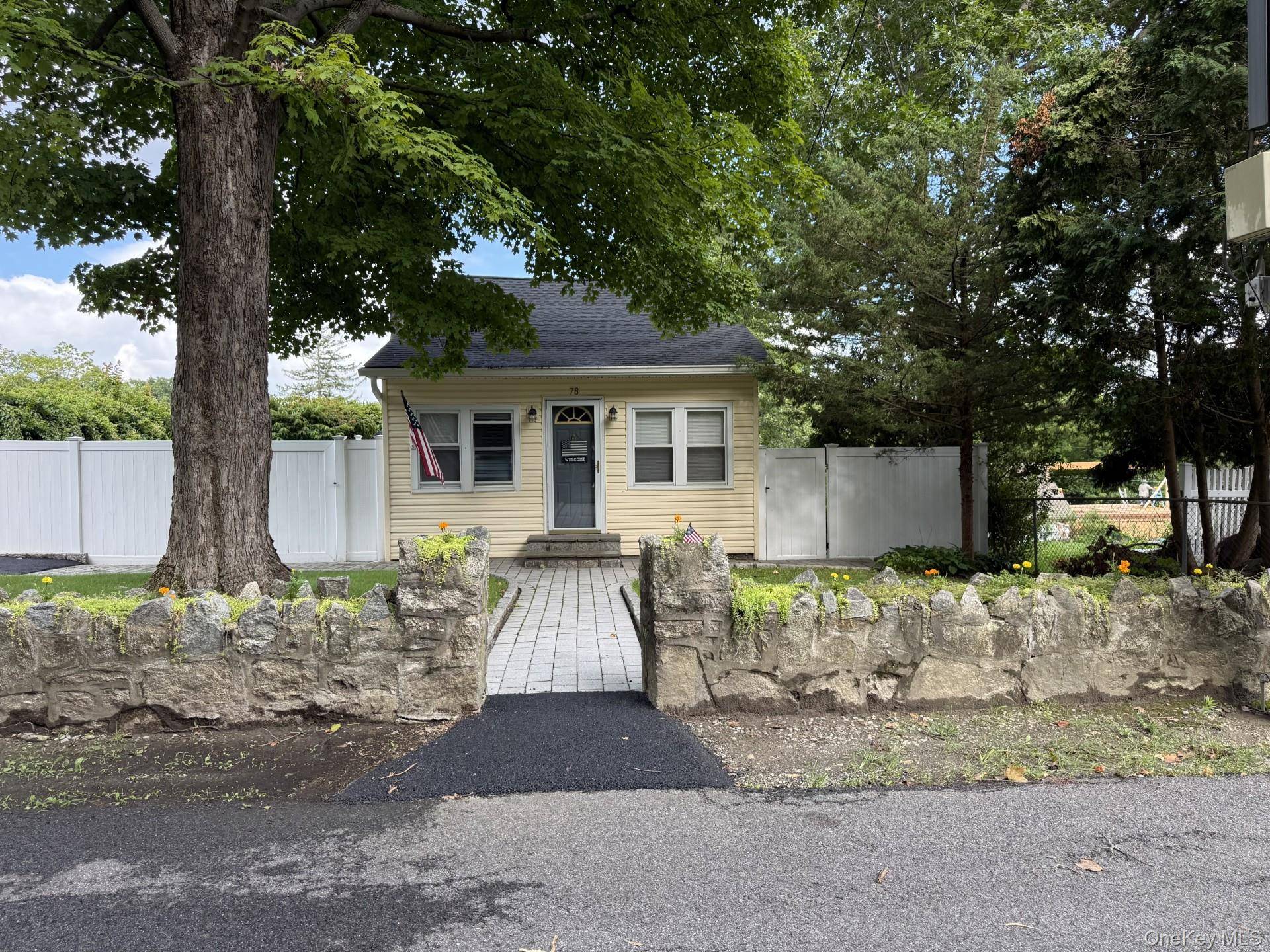 78 Argyle ST, Lake Peekskill, NY 10537