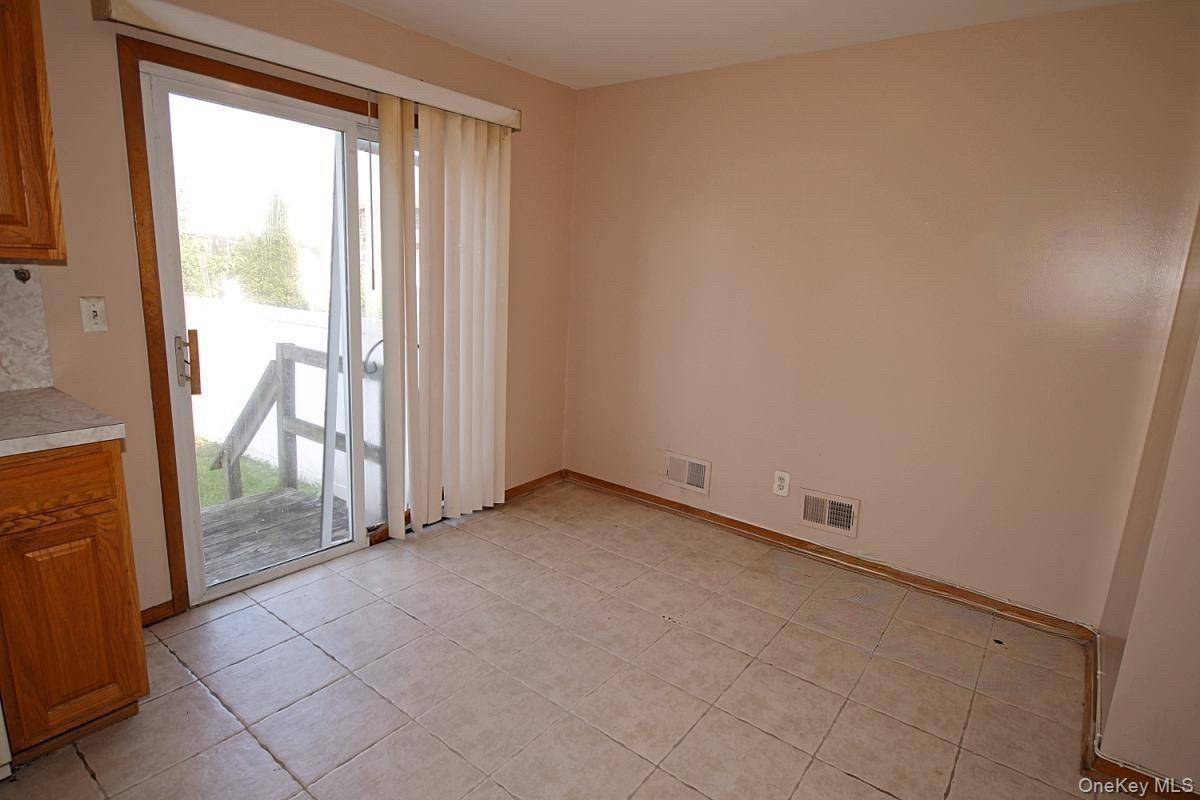 5 Abbey RD, Staten Island, NY 10308