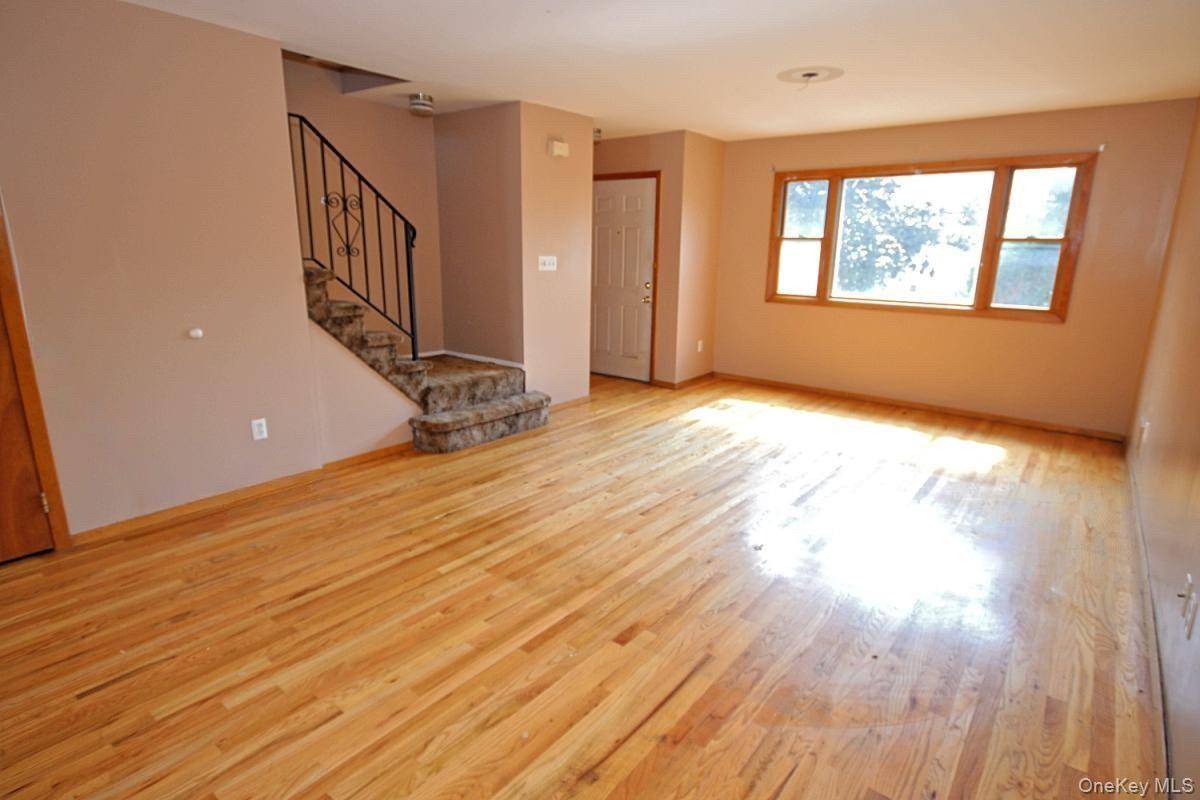 5 Abbey RD, Staten Island, NY 10308