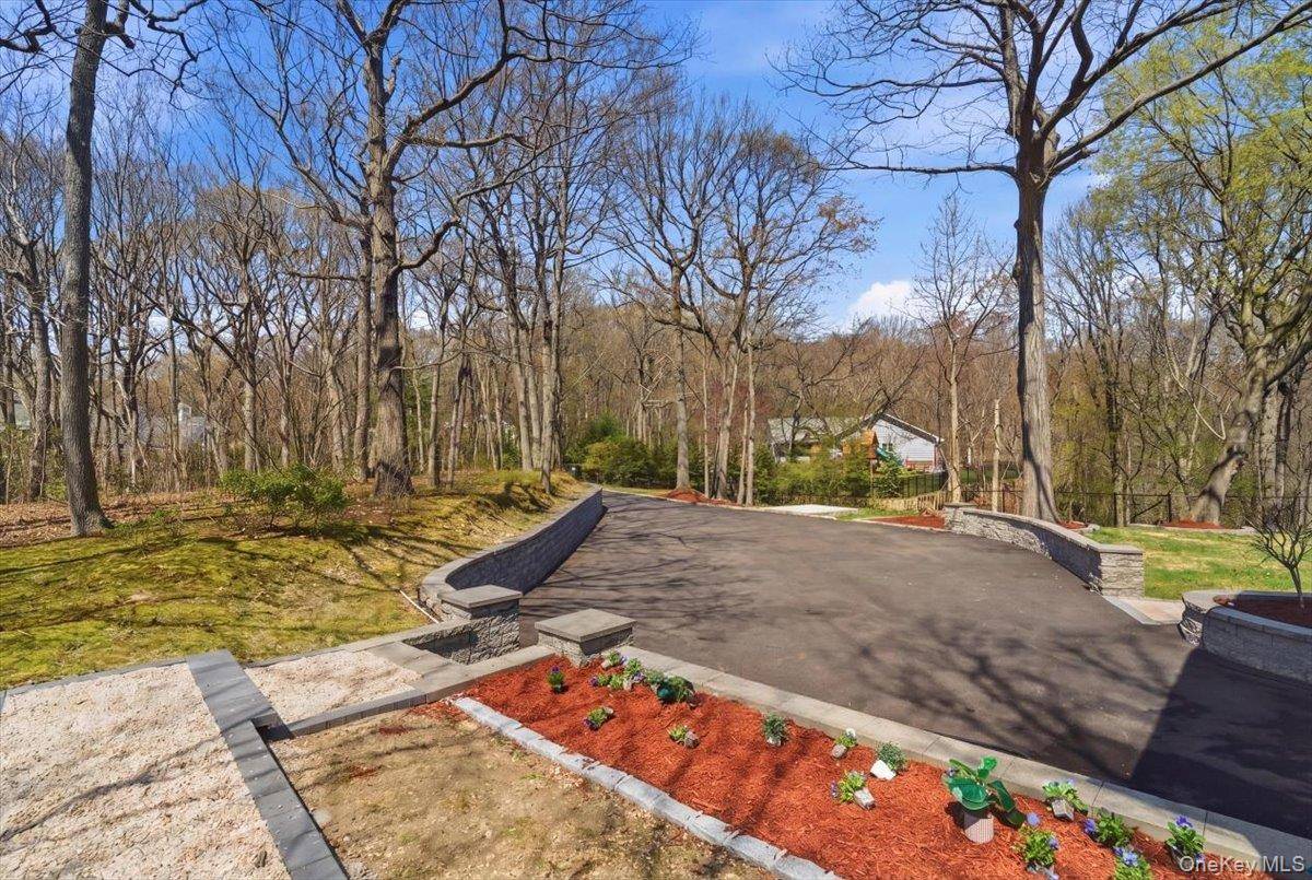 263 Oyster Bay RD, Mill Neck, NY 11765