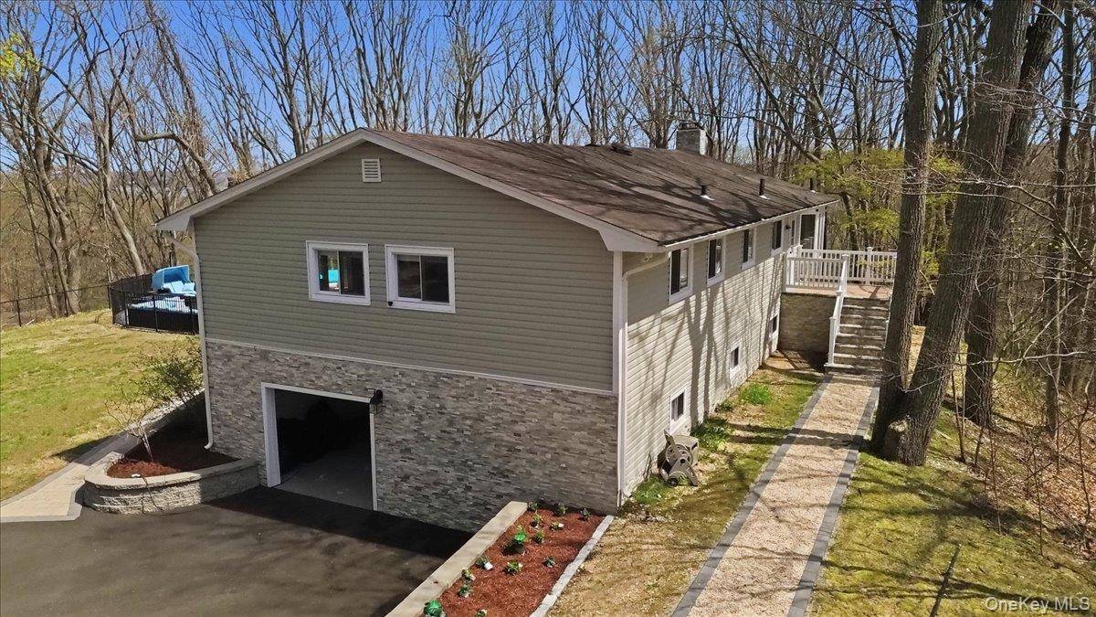 263 Oyster Bay RD, Mill Neck, NY 11765