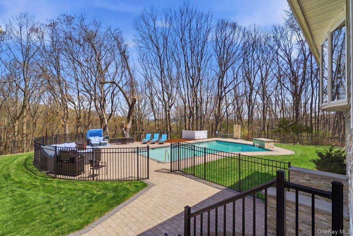 263 Oyster Bay RD, Mill Neck, NY 11765