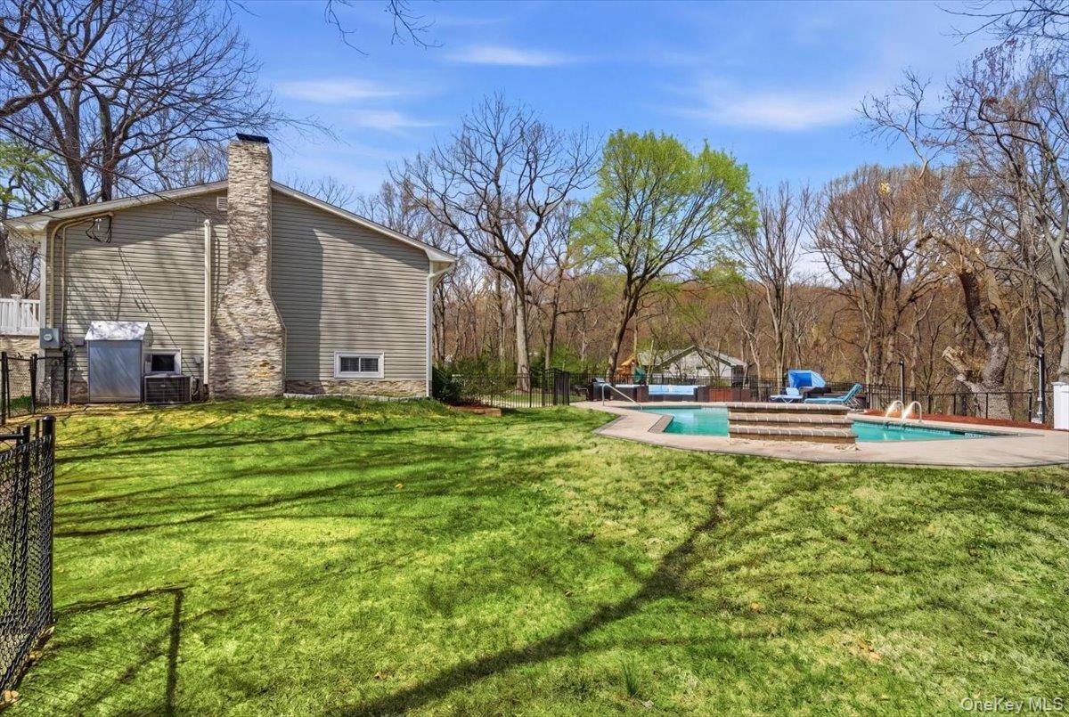 263 Oyster Bay RD, Mill Neck, NY 11765