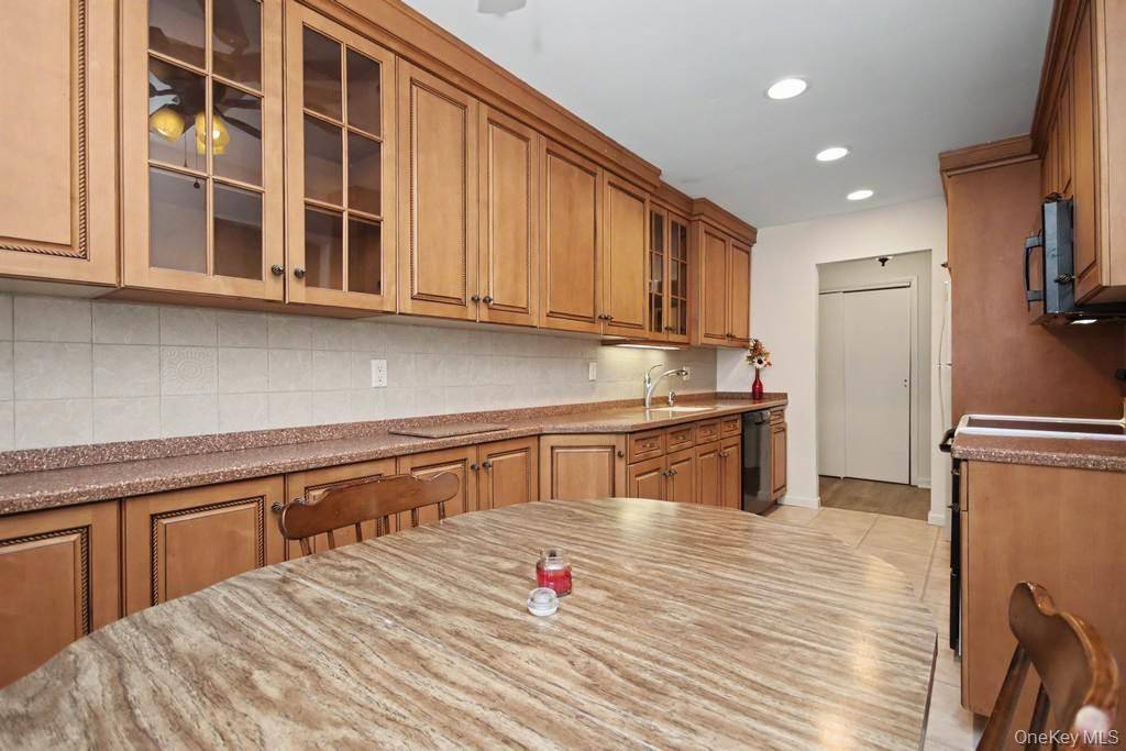 969 Sierra Vista LN, Valley Cottage, NY 10989