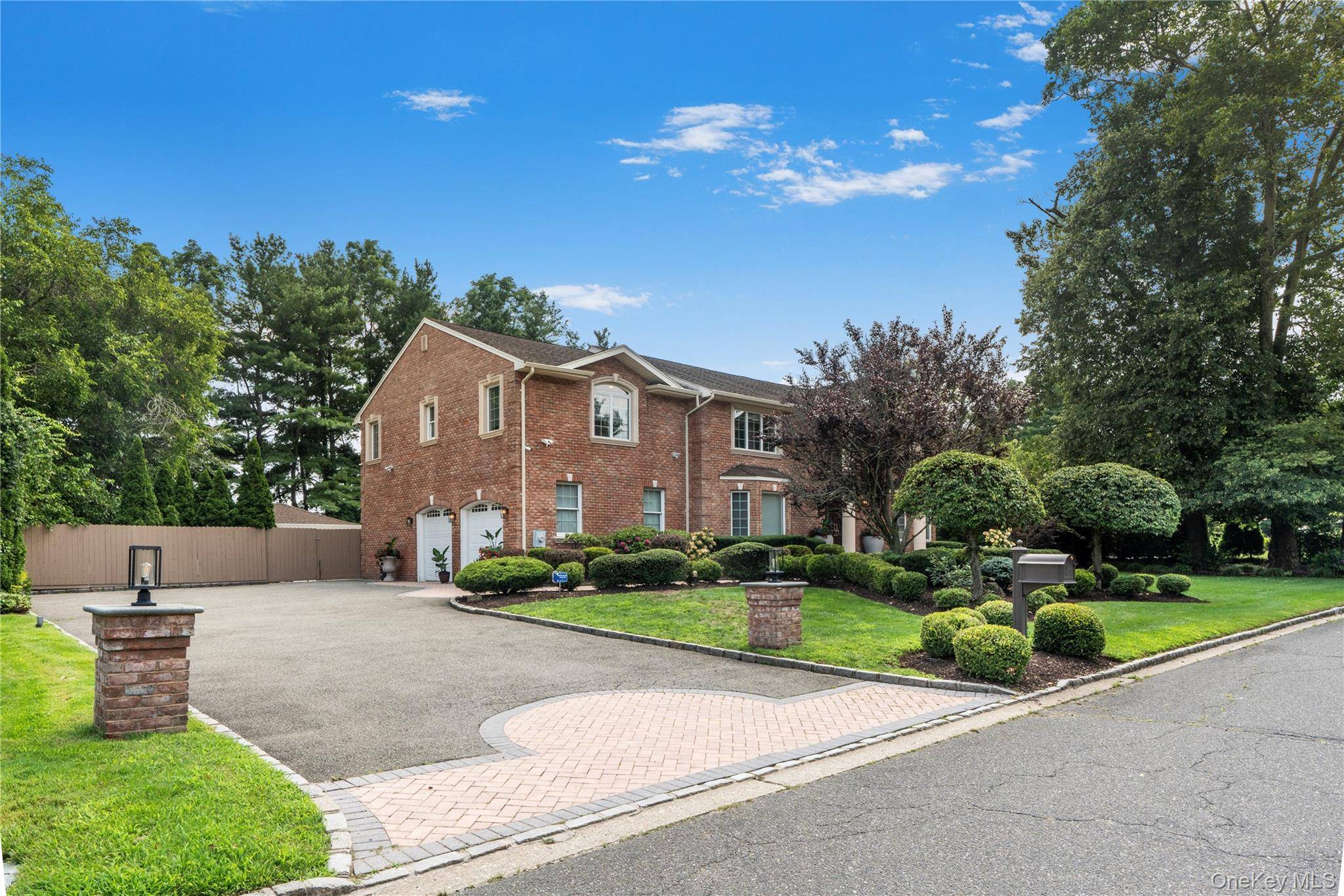 20 Stirrup LN, Muttontown, NY 11791