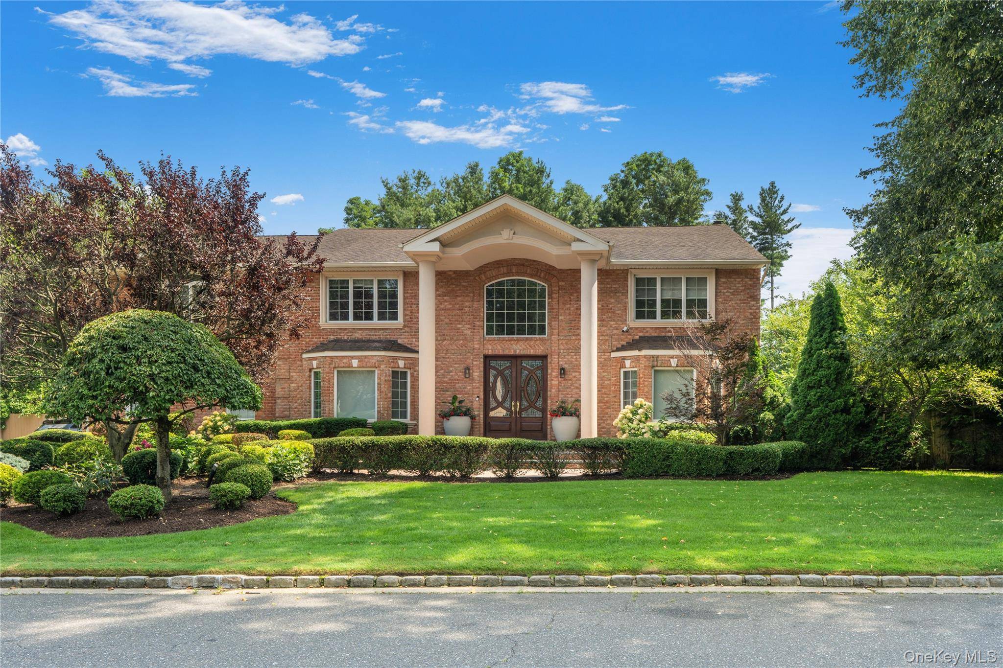 20 Stirrup LN, Muttontown, NY 11791
