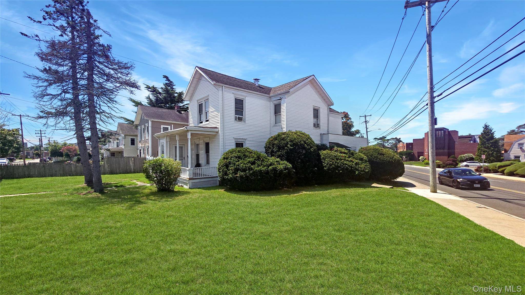 76 Oak ST, Patchogue, NY 11772