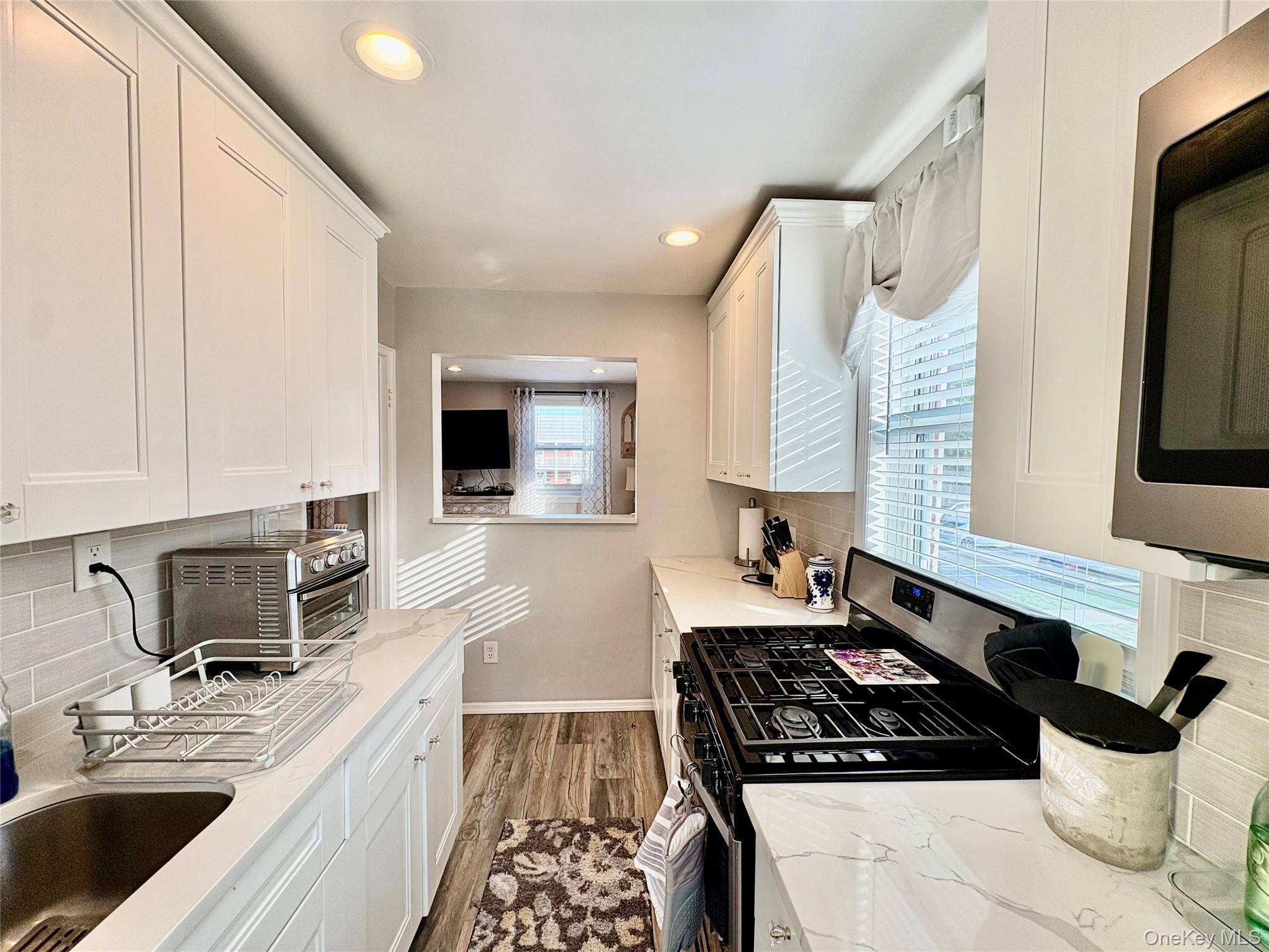 260-08 74th AVE #2nd Floor, Glen Oaks, NY 11004