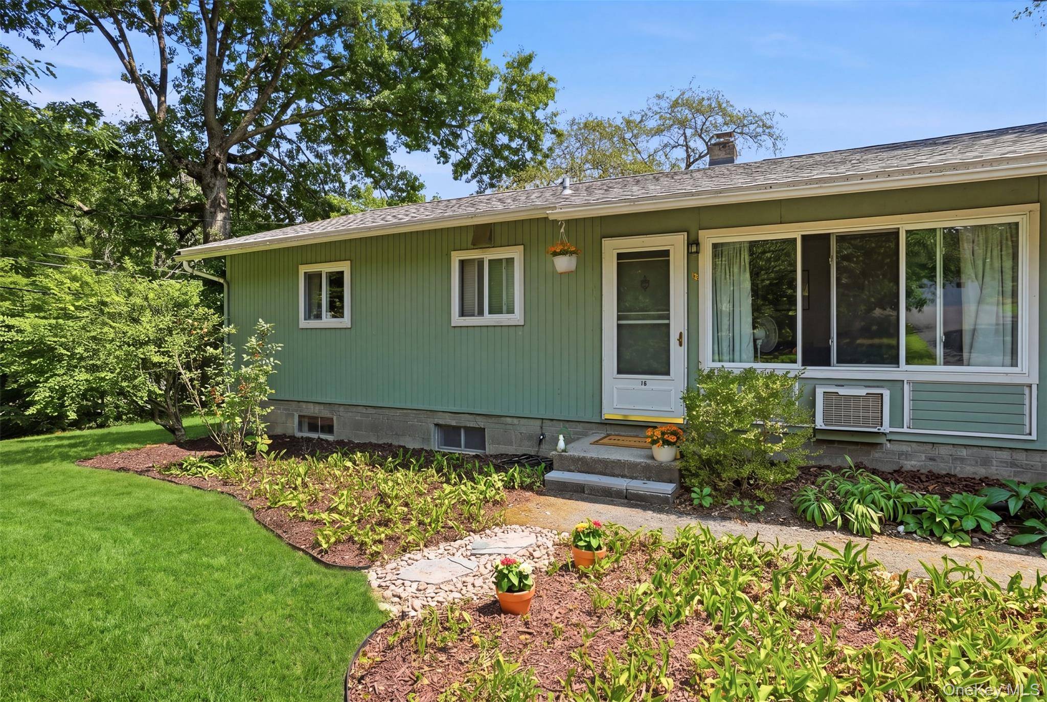 18 Harrington ST, New Paltz, NY 12561