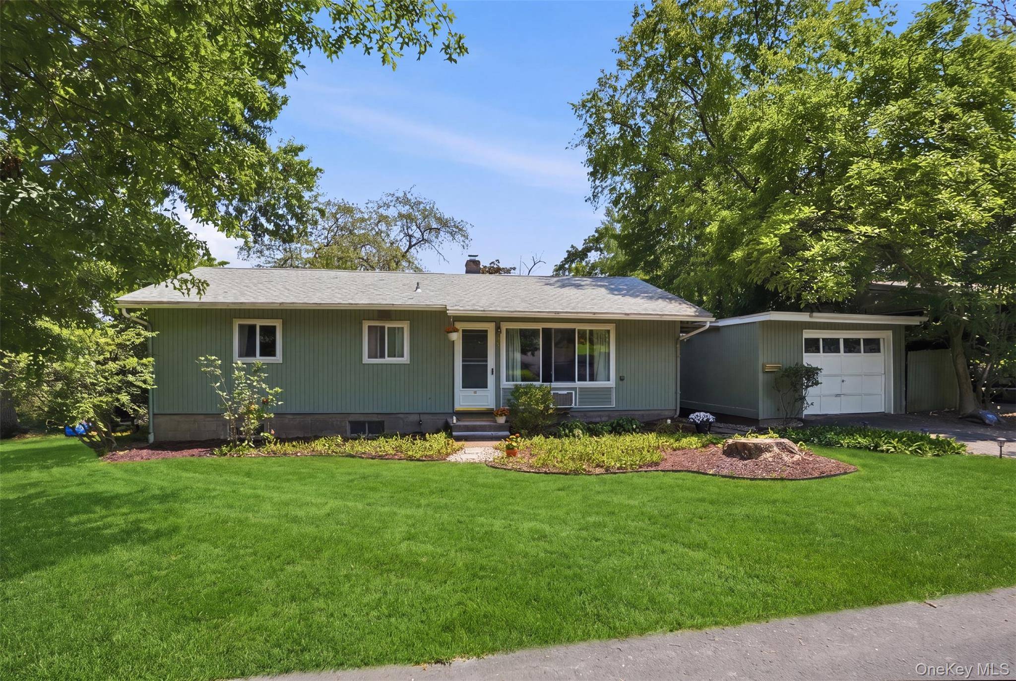 18 Harrington ST, New Paltz, NY 12561