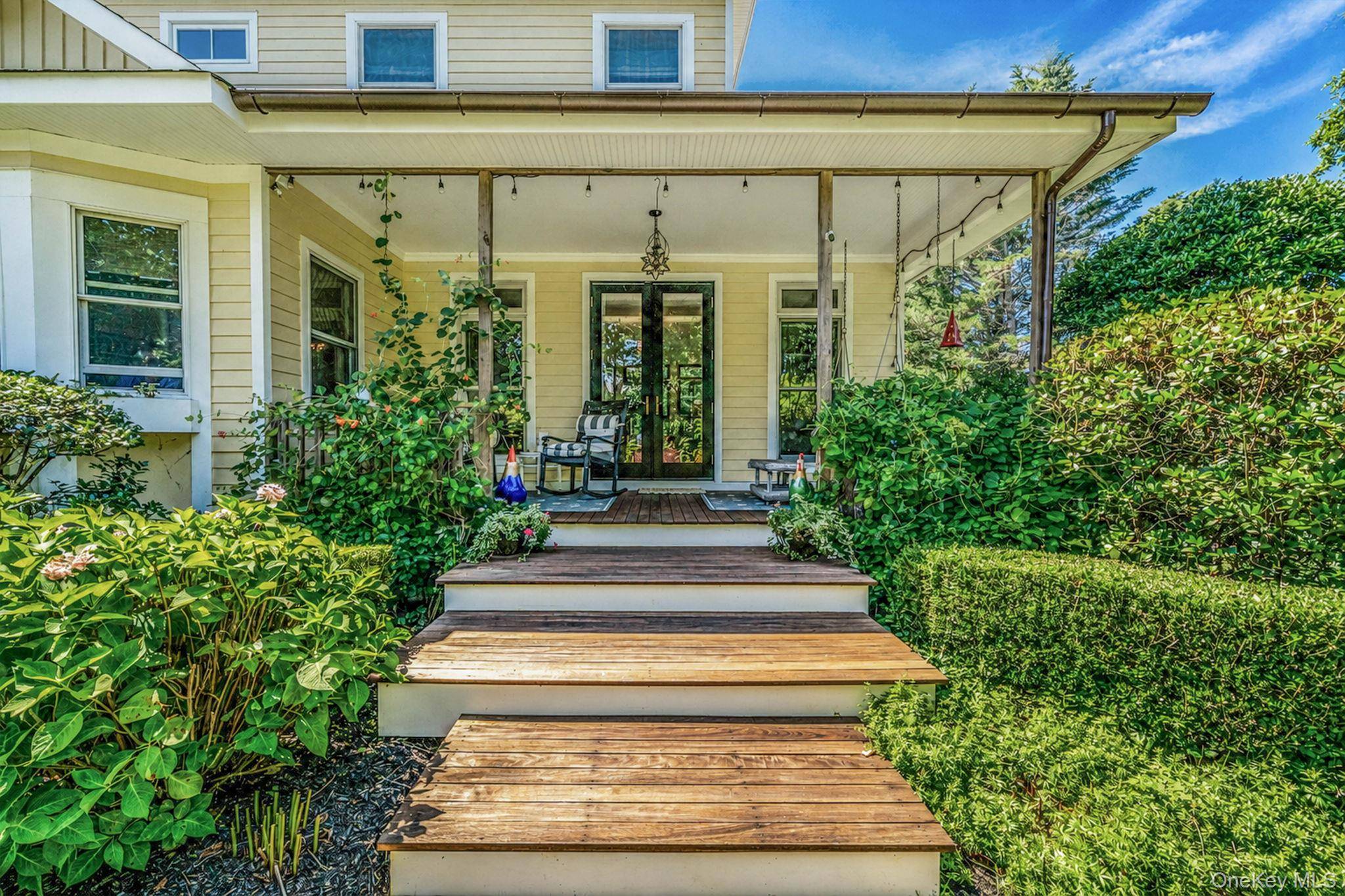 8 Jackson AVE, East Quogue, NY 11942