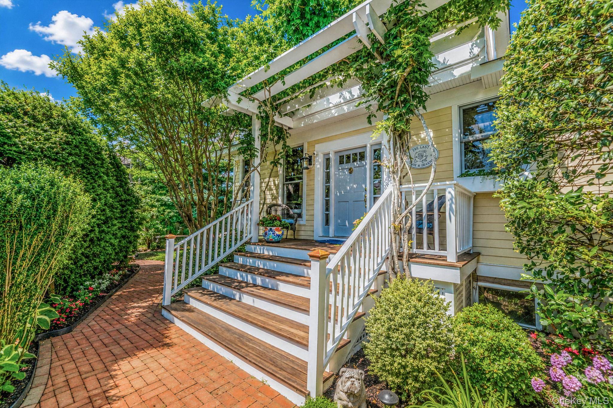 8 Jackson AVE, East Quogue, NY 11942