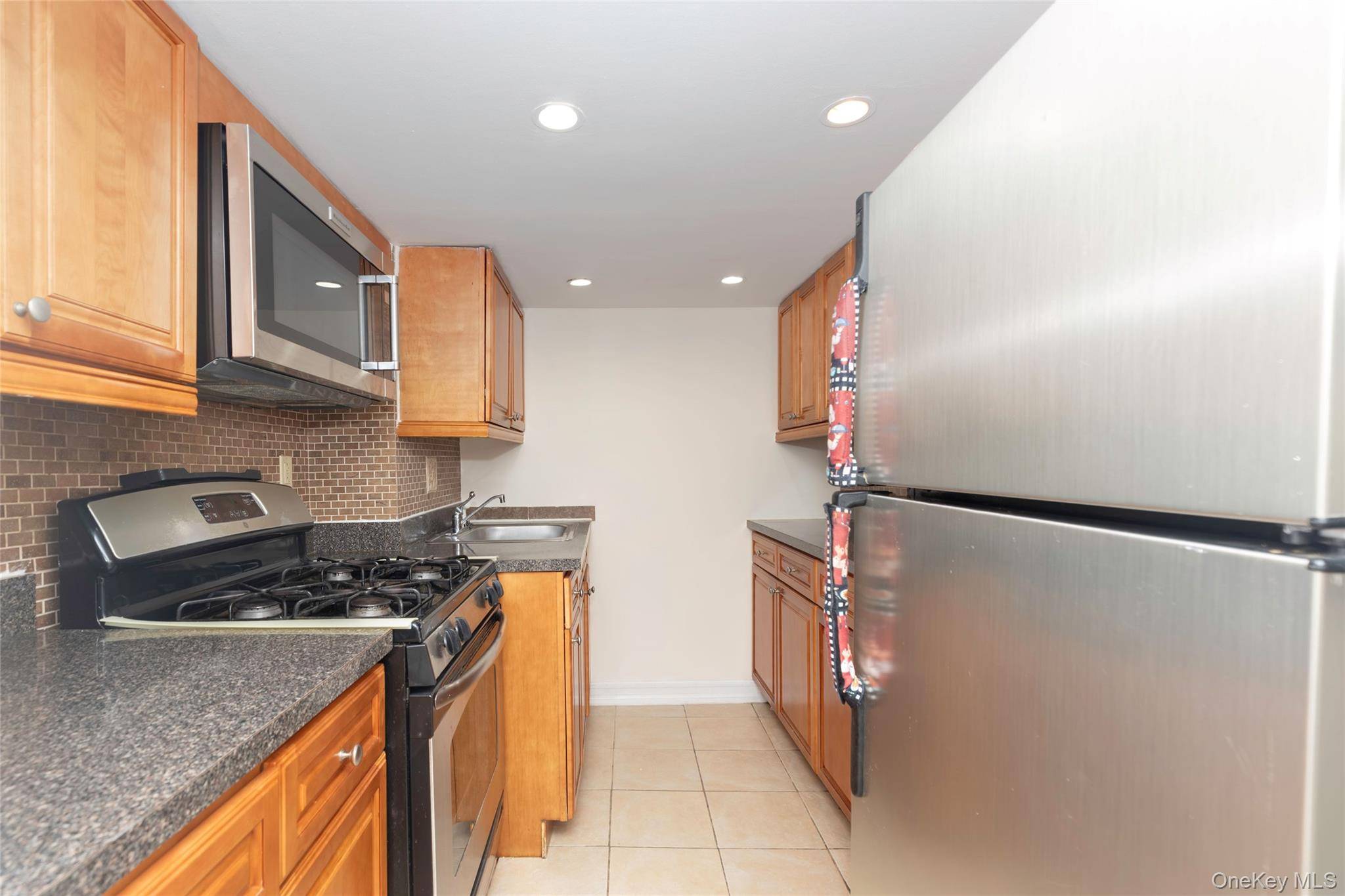2035 Central Park AVE #AA4, Yonkers, NY 10710