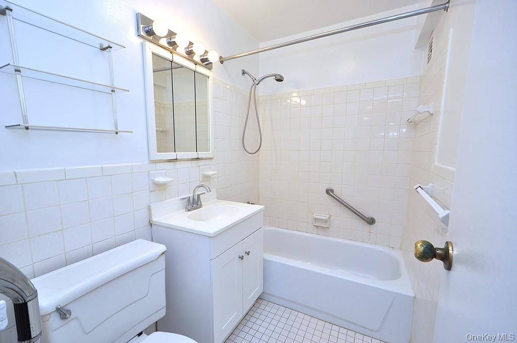 111 E Hartsdale AVE #3D, Hartsdale, NY 10530
