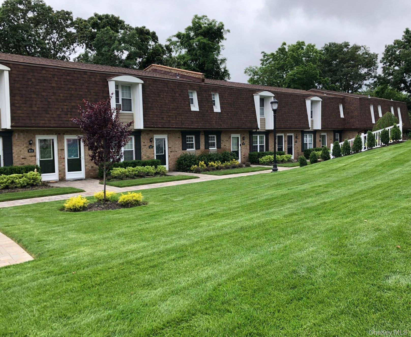 100 Villa D'est DR #A-11, Coram, NY 11727