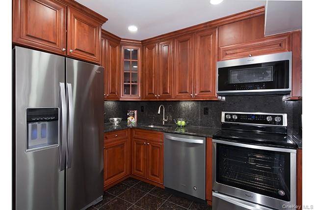 100 Villa D'est DR #A-11, Coram, NY 11727