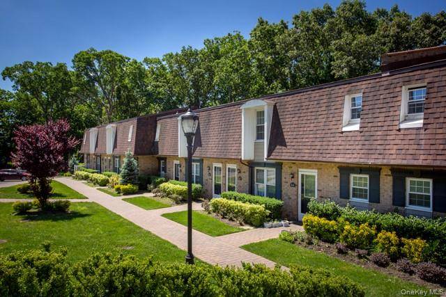 100 Villa D'est DR #B-14, Coram, NY 11727
