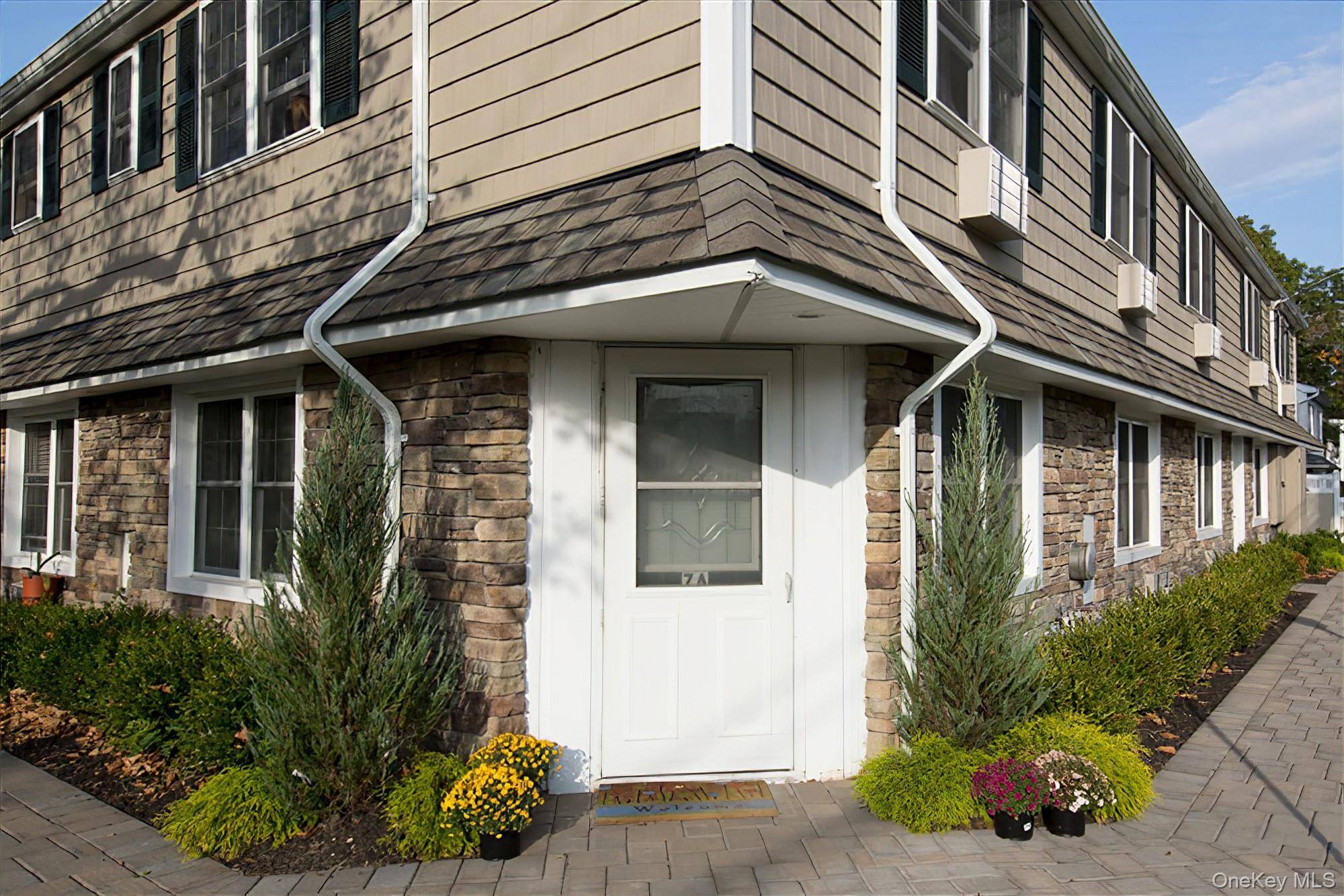 6 Richland BLVD #15, Brightwaters, NY 11718