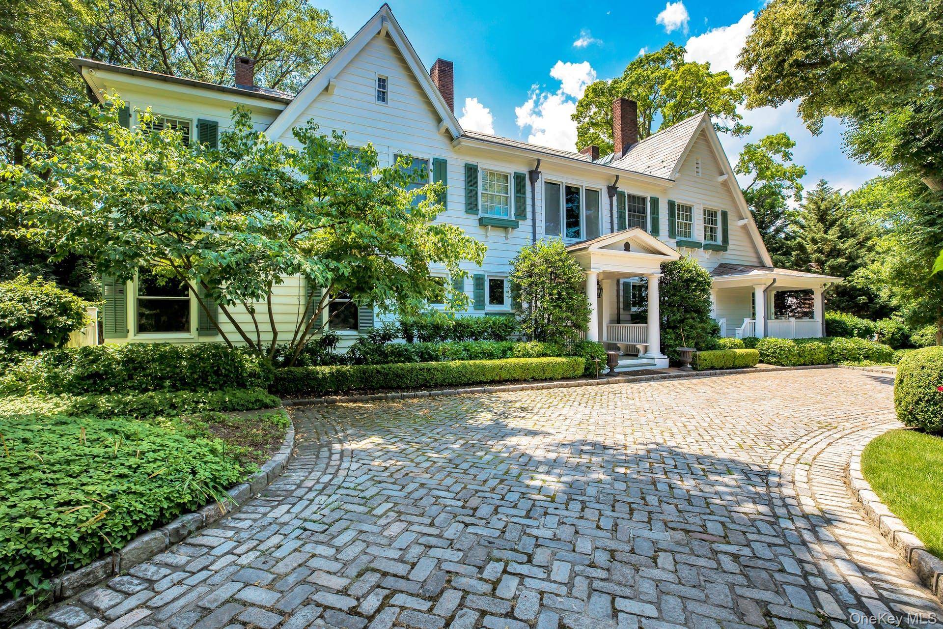 10 Hicks LN, Port Washington, NY 11050