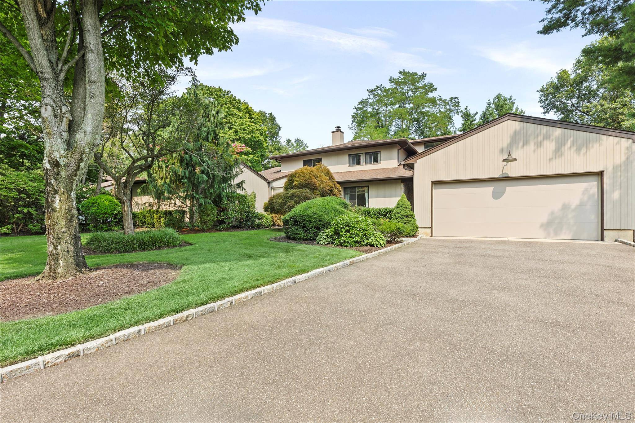 10 Doral DR, Manhasset, NY 11030