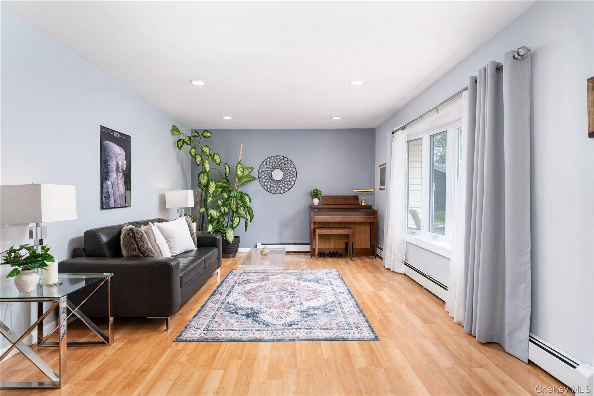 4 Shelley CT, Middle Island, NY 11953