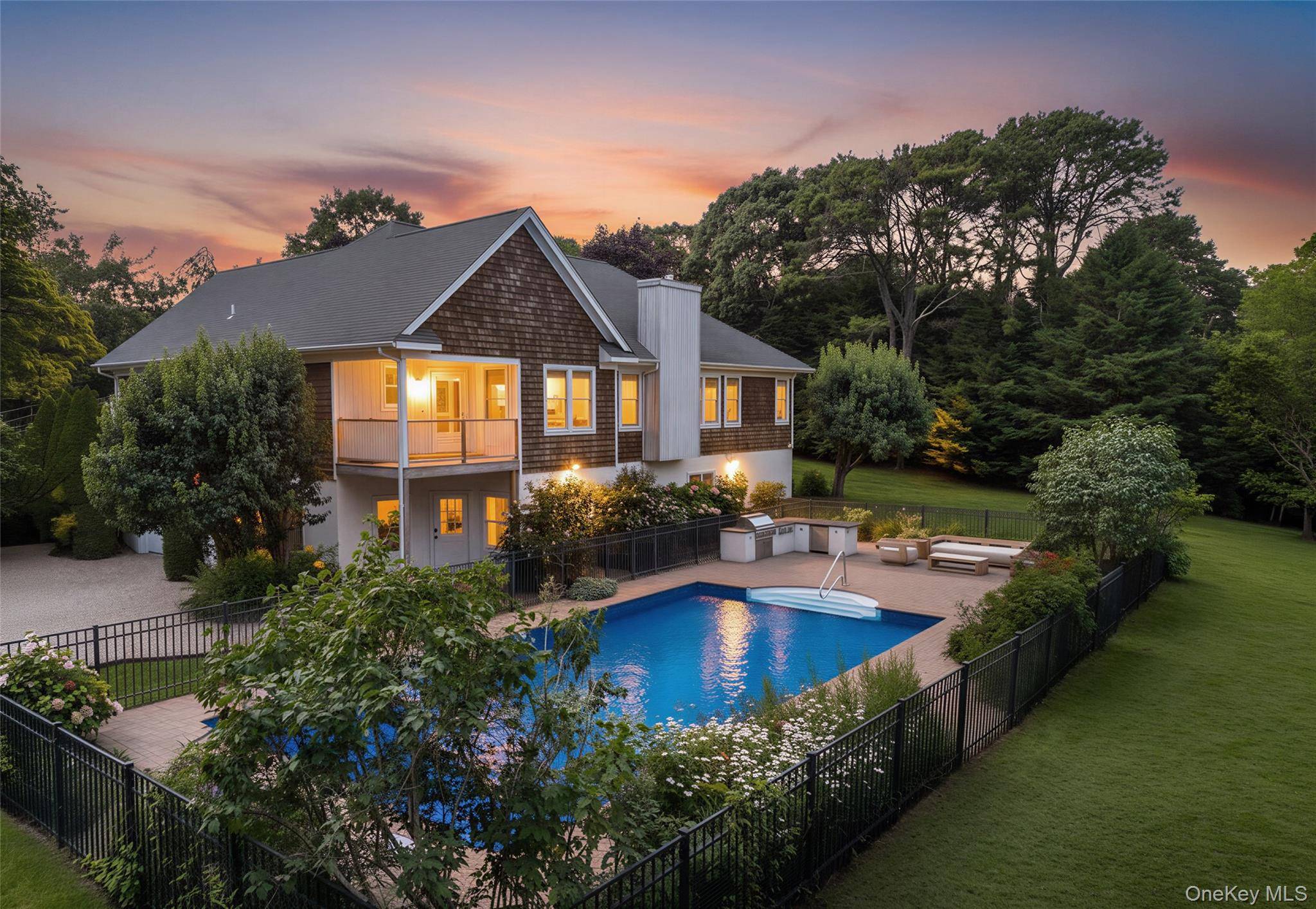 10 Peconic View CT, Southampton, NY 11968