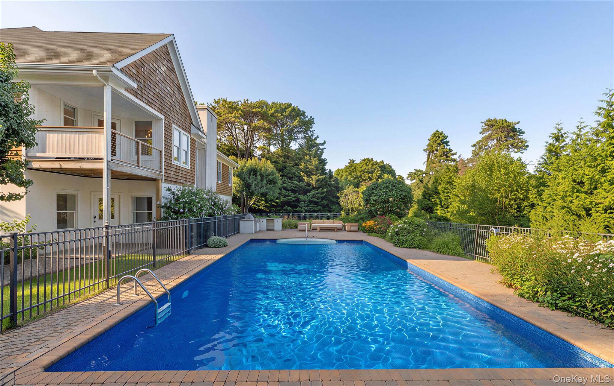 10 Peconic View CT, Southampton, NY 11968