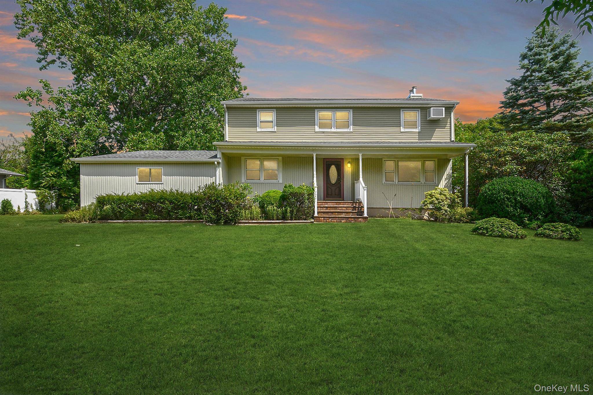 6 Duquesne DR, Greenlawn, NY 11740