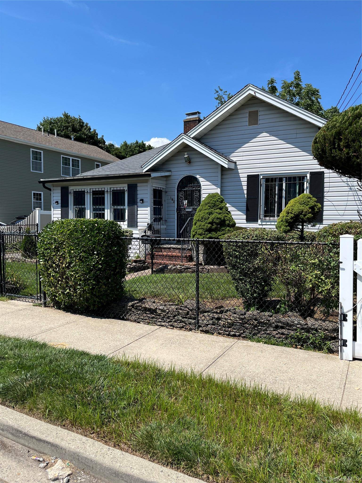 137 E Roosevelt AVE, Roosevelt, NY 11575