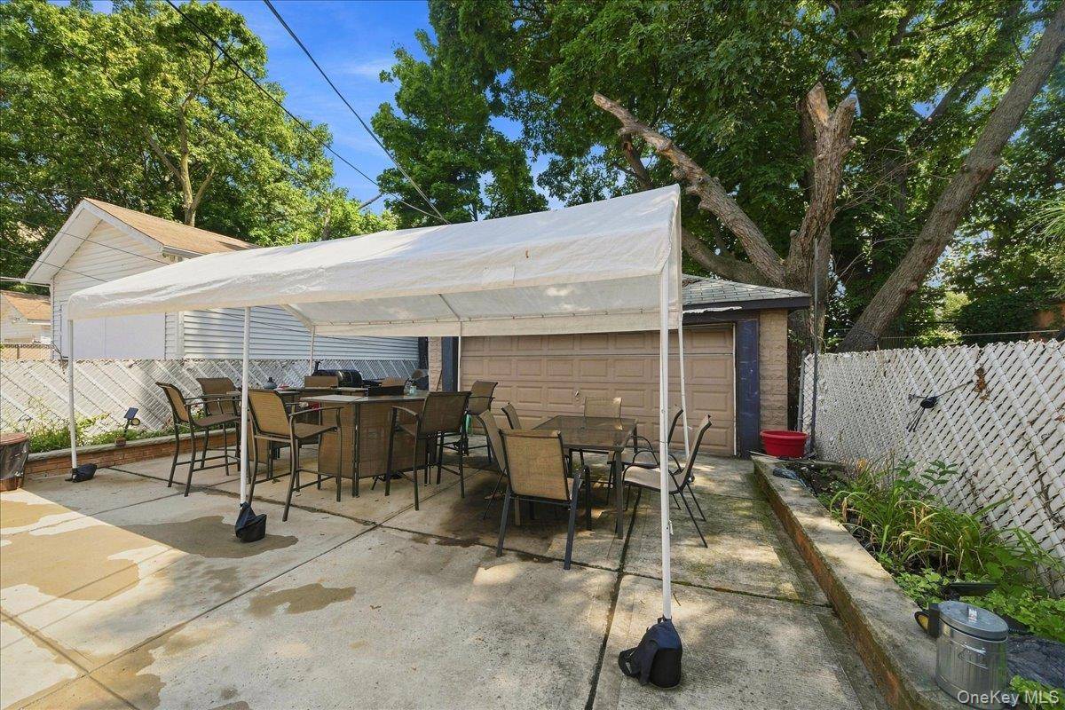 11611 207th ST, Cambria Heights, NY 11411