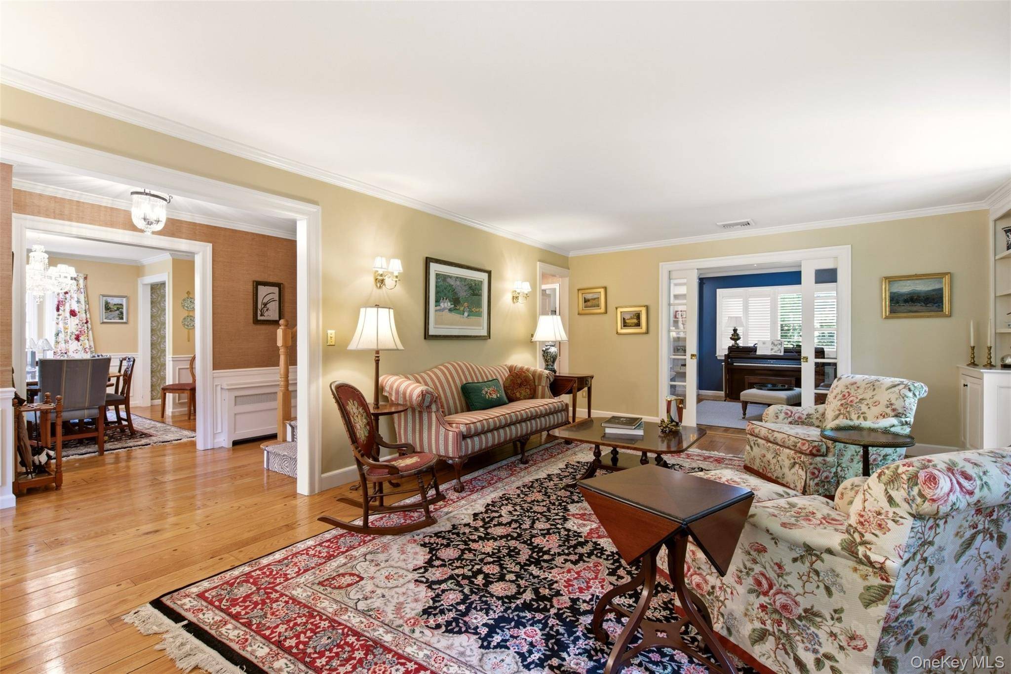 7 Private RD, Huntington, NY 11743