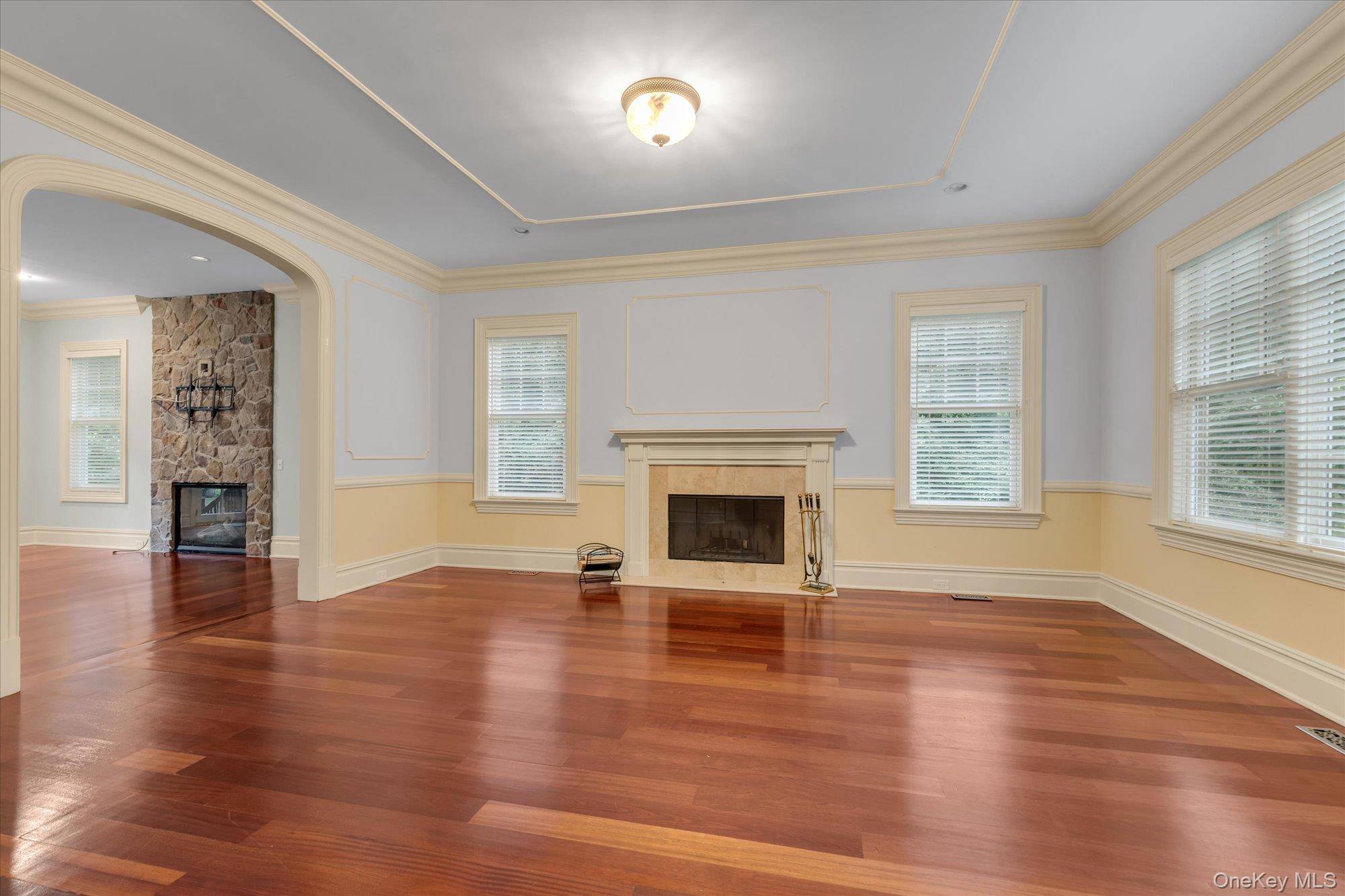 171 Stillwell LN, Laurel Hollow, NY 11791