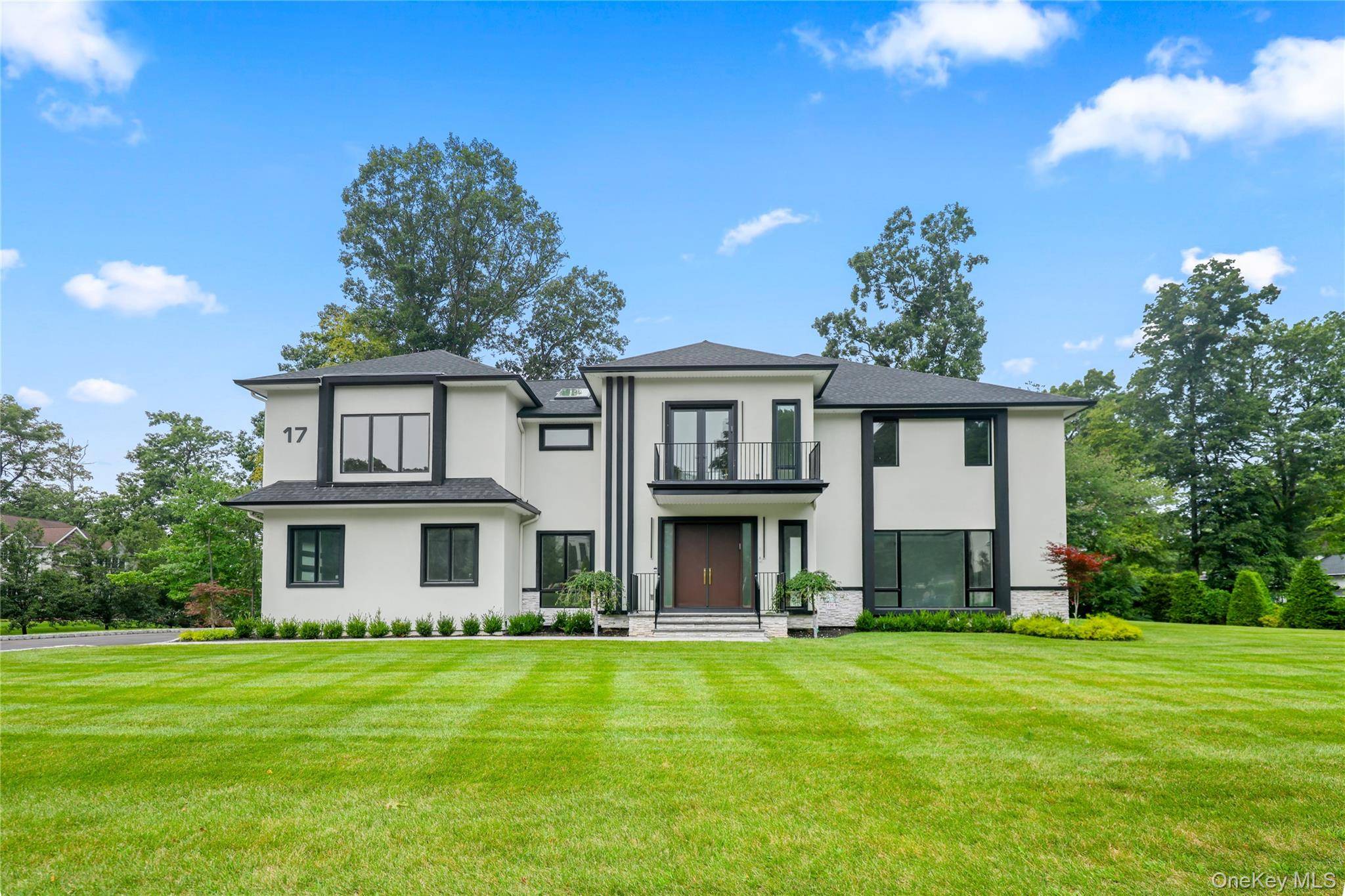 17 Wallenberg CIR, Monsey, NY 10952