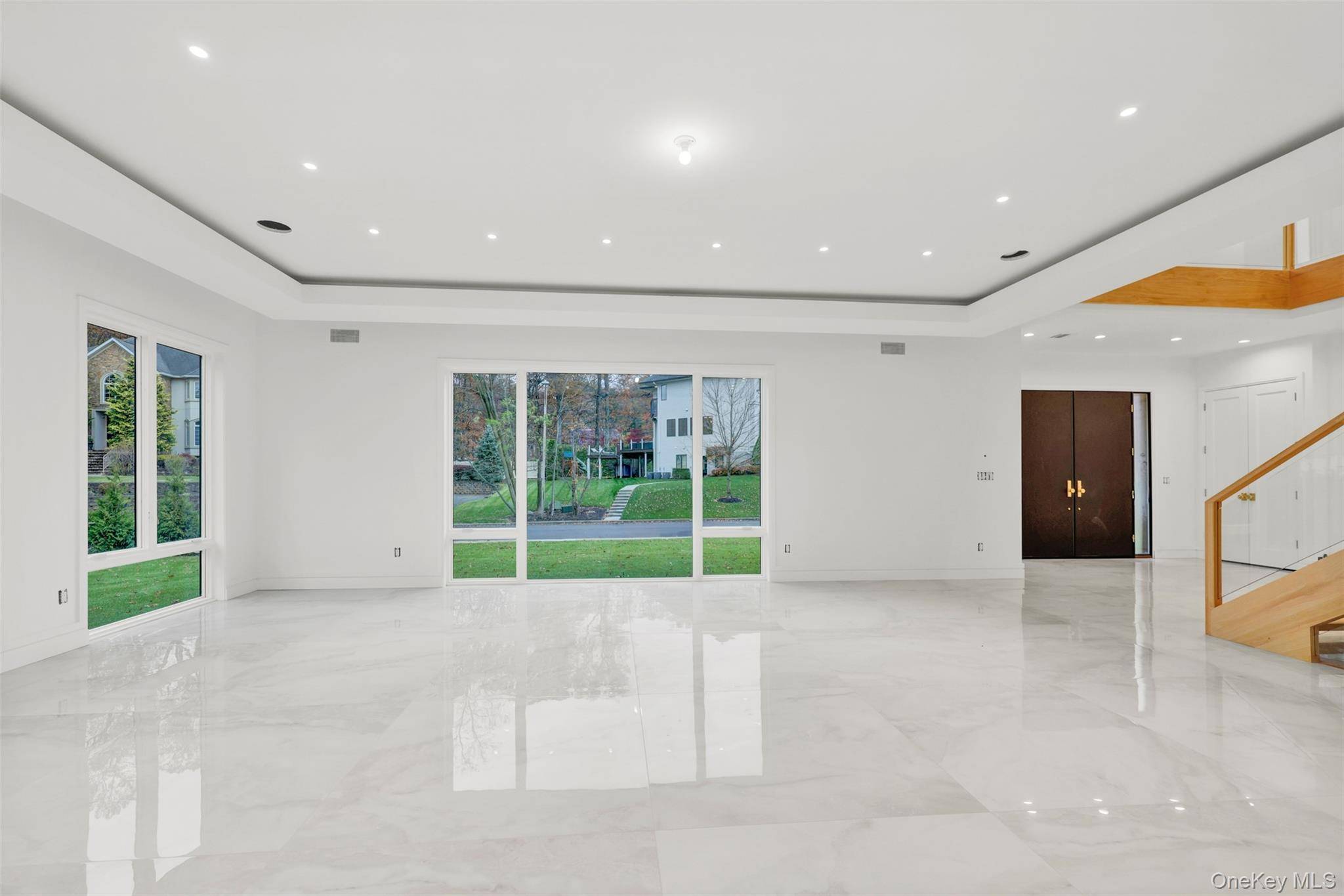 17 Wallenberg CIR, Monsey, NY 10952