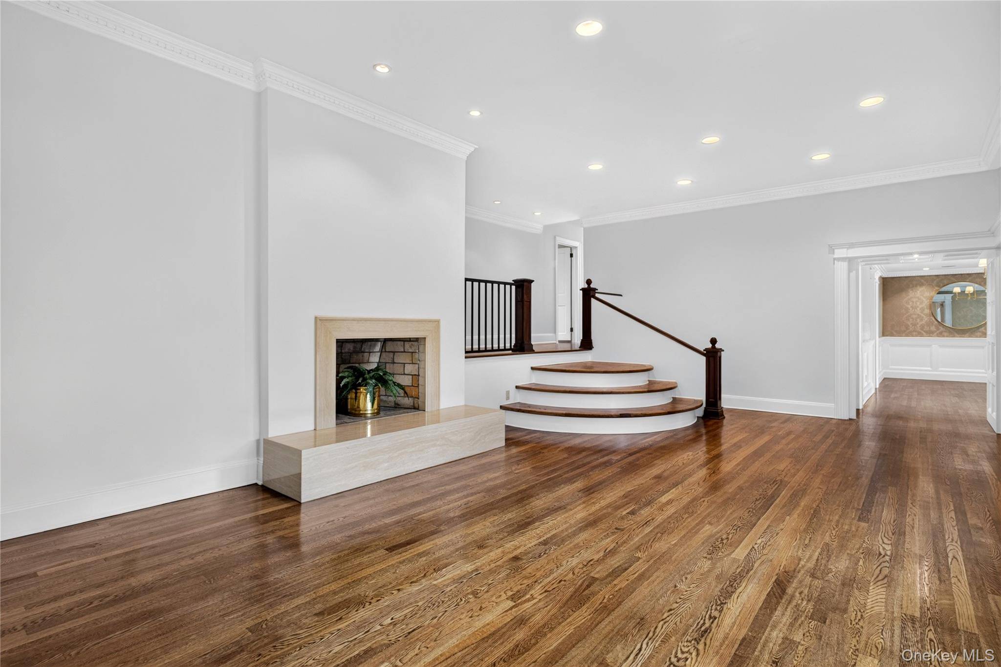20 Earle PL, Manhasset, NY 11030