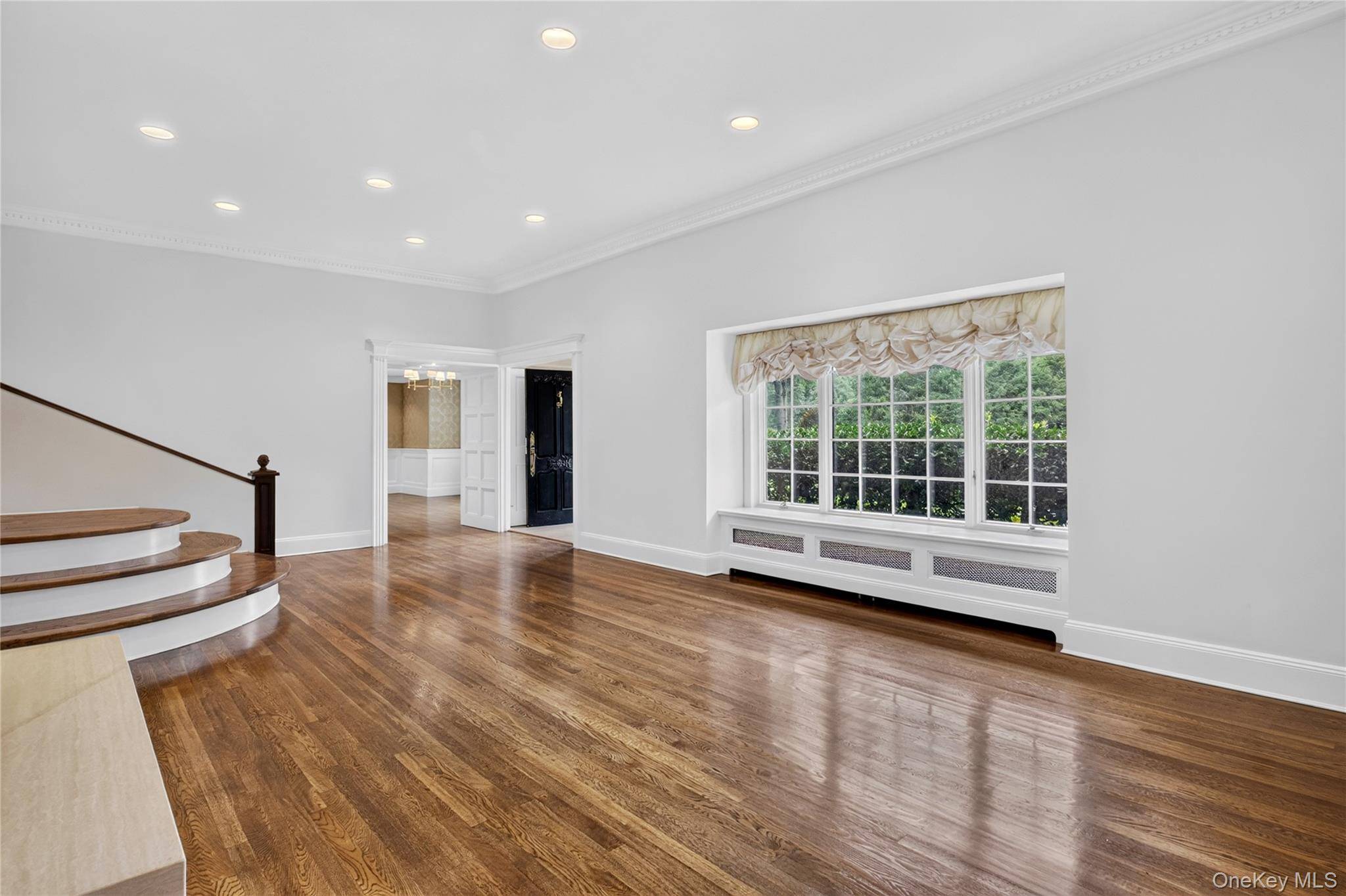 20 Earle PL, Manhasset, NY 11030