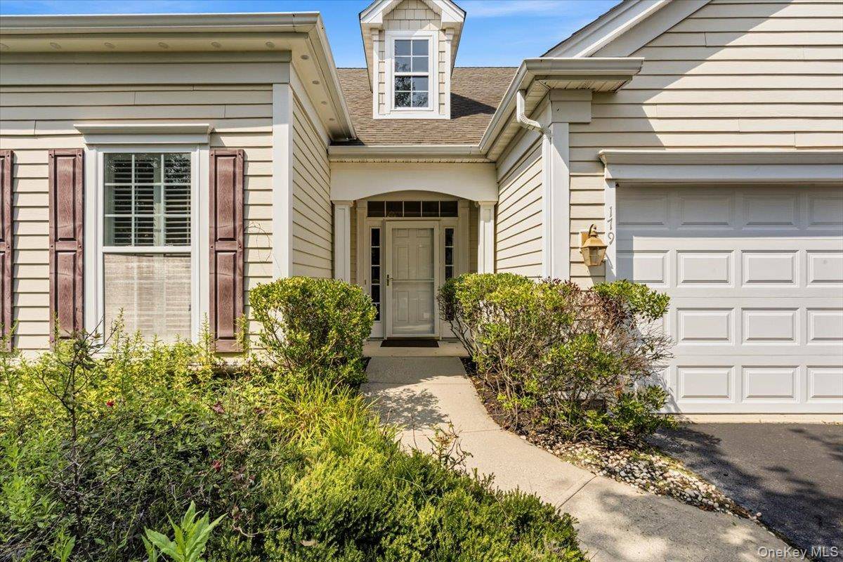 179 Carly LN, Westhampton, NY 11977