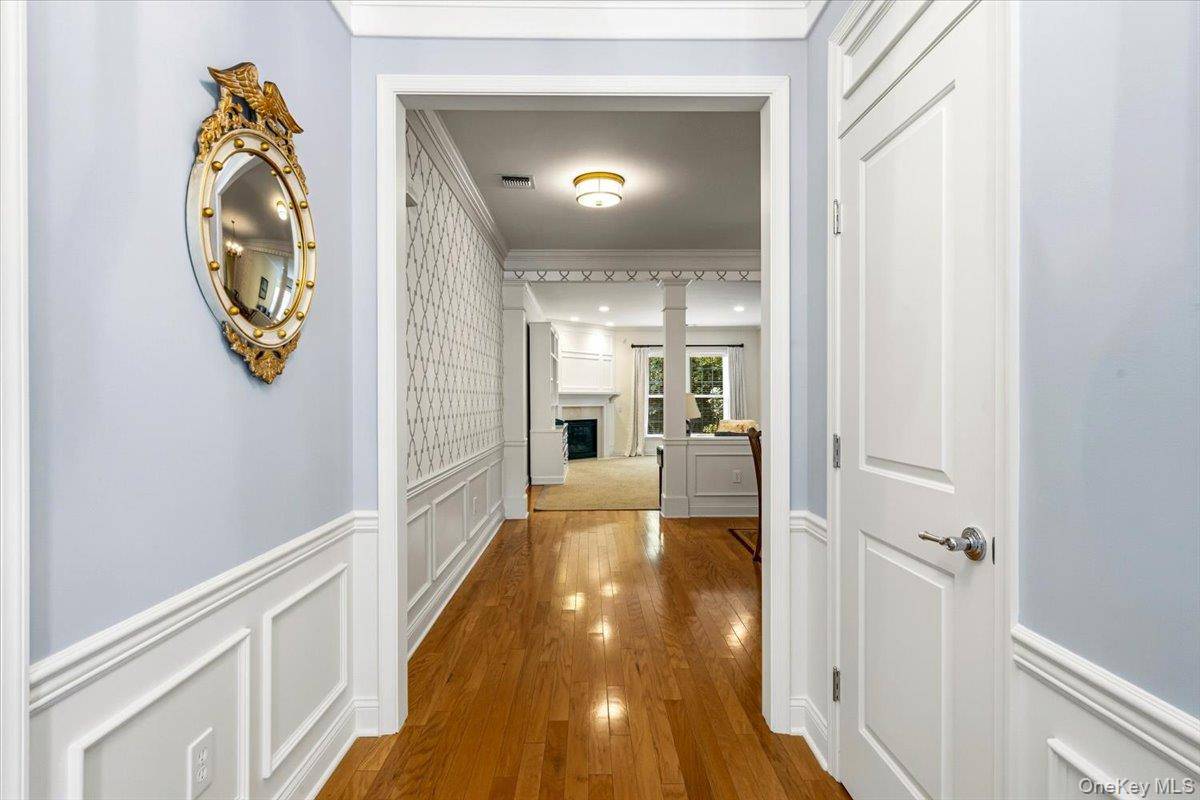 179 Carly LN, Westhampton, NY 11977