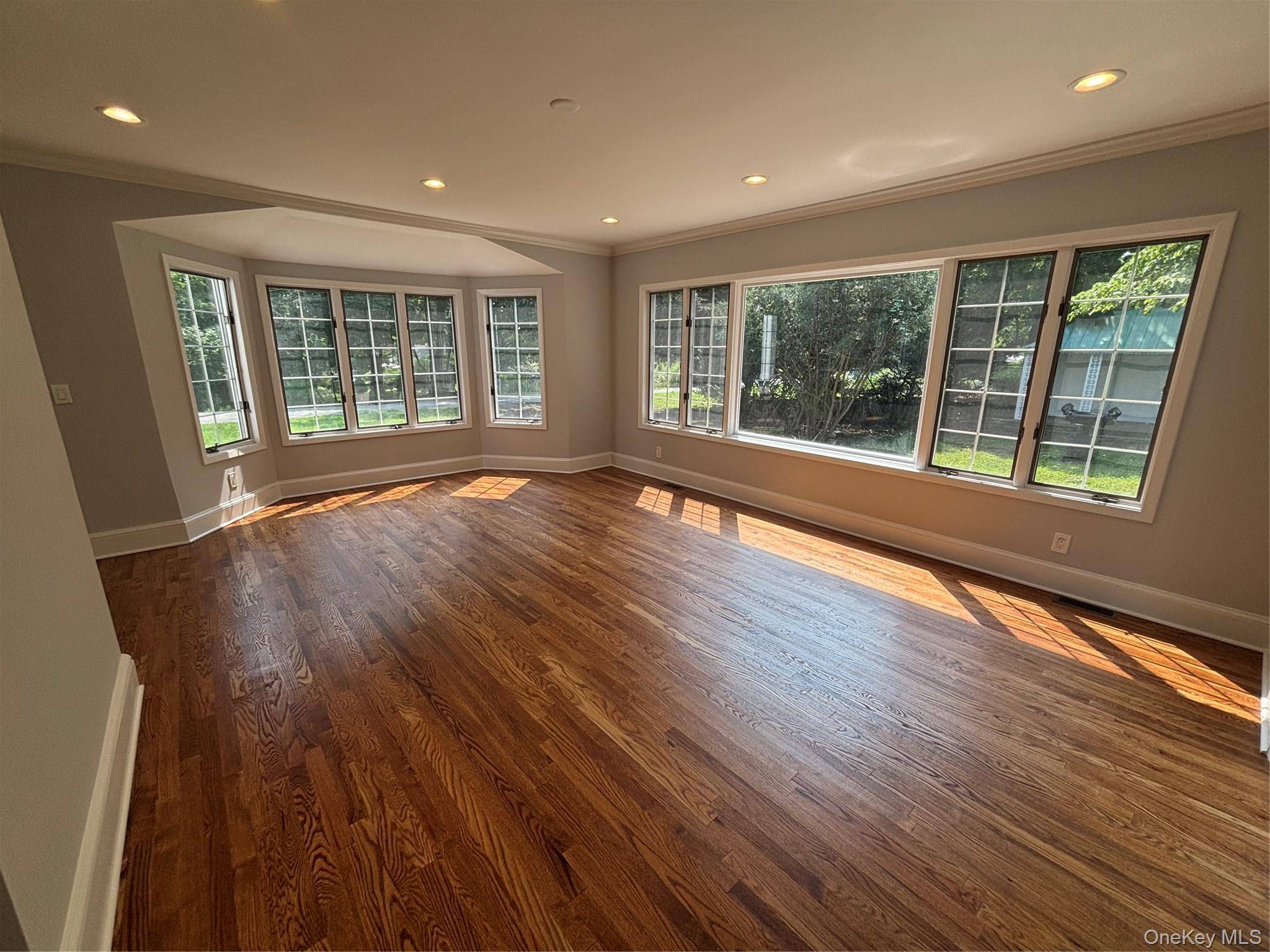 28 Wayaawi AVE, Bayville, NY 11709