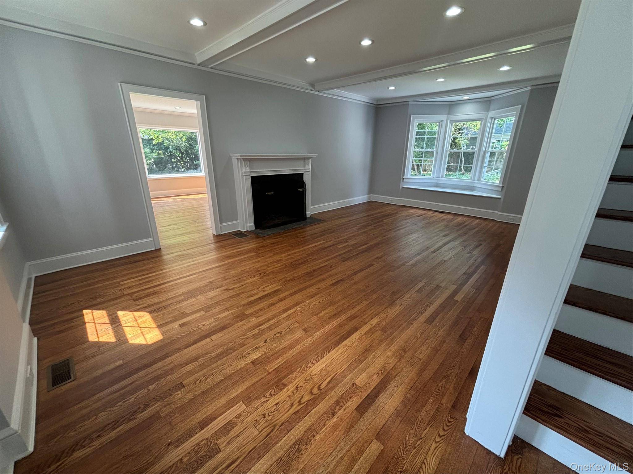 28 Wayaawi AVE, Bayville, NY 11709